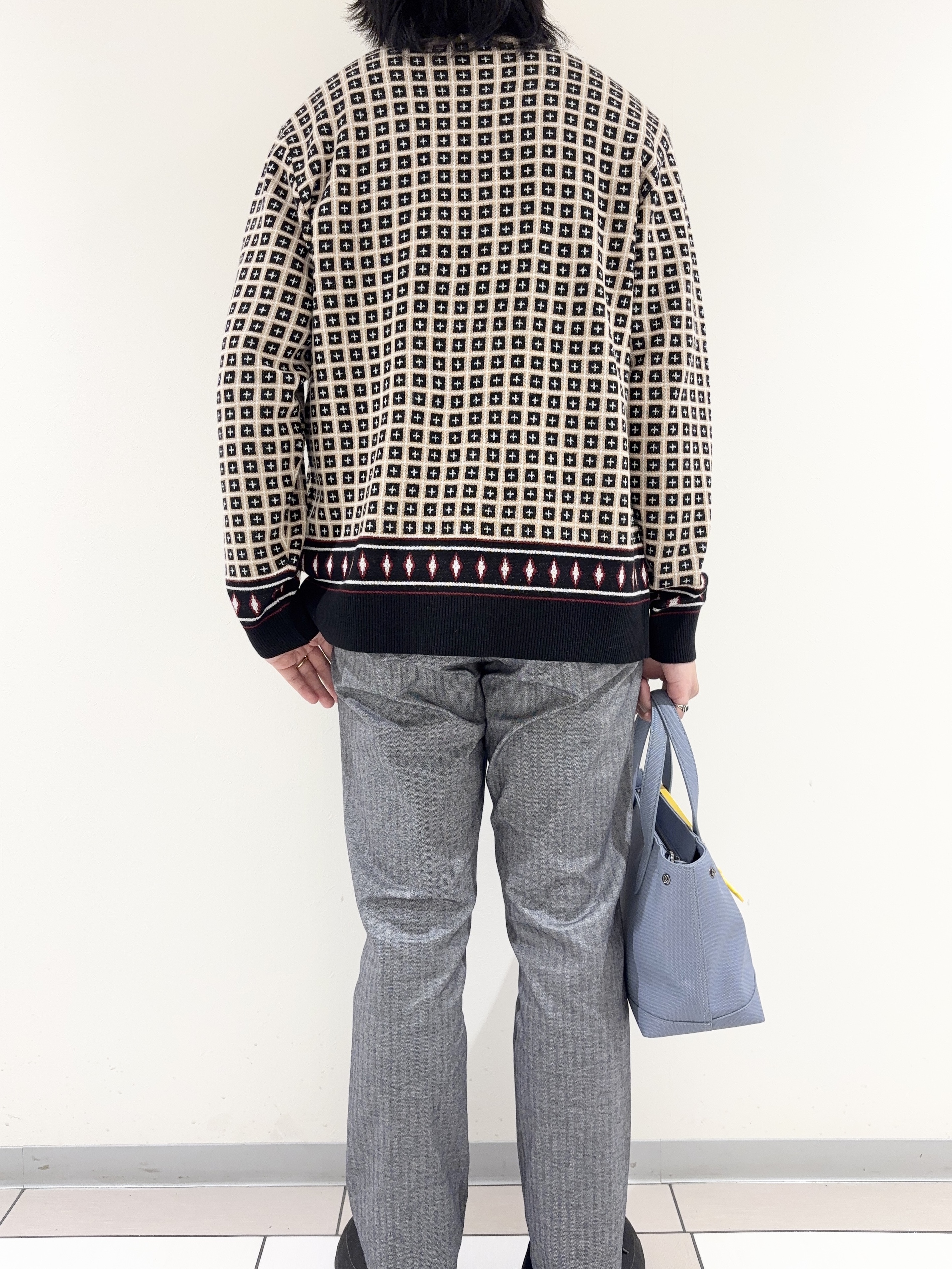 及川さんの「TAKEO KIKUCHI｜【BOWLER HAT LABEL】ジオメトリック柄カーディガン」を使ったコーディネート