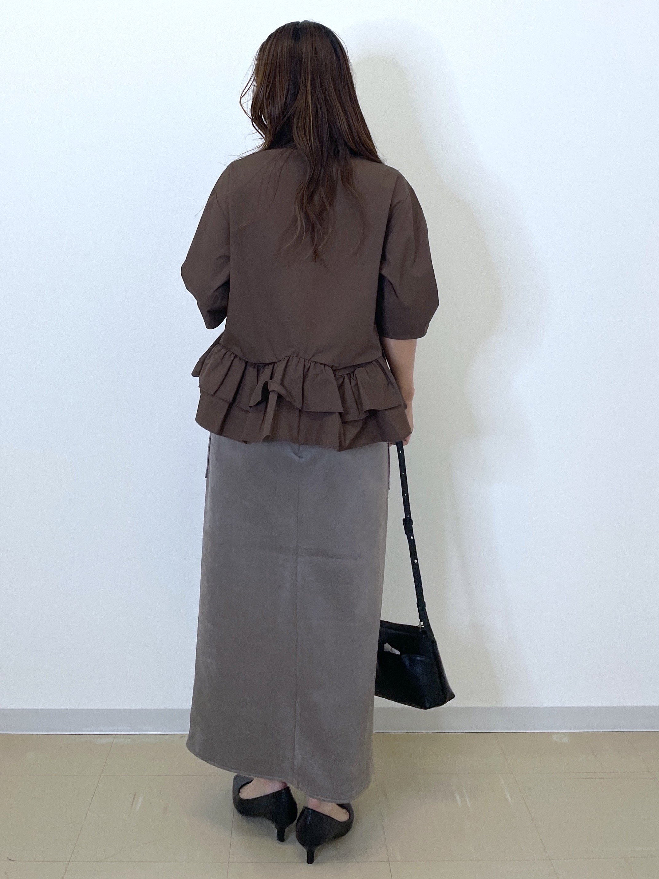 Akiさんの「OPAQUE.CLIP｜【森絵梨佳さん着用】裾ラッフルデザインブラウス《洗濯機OK》」を使ったコーディネート