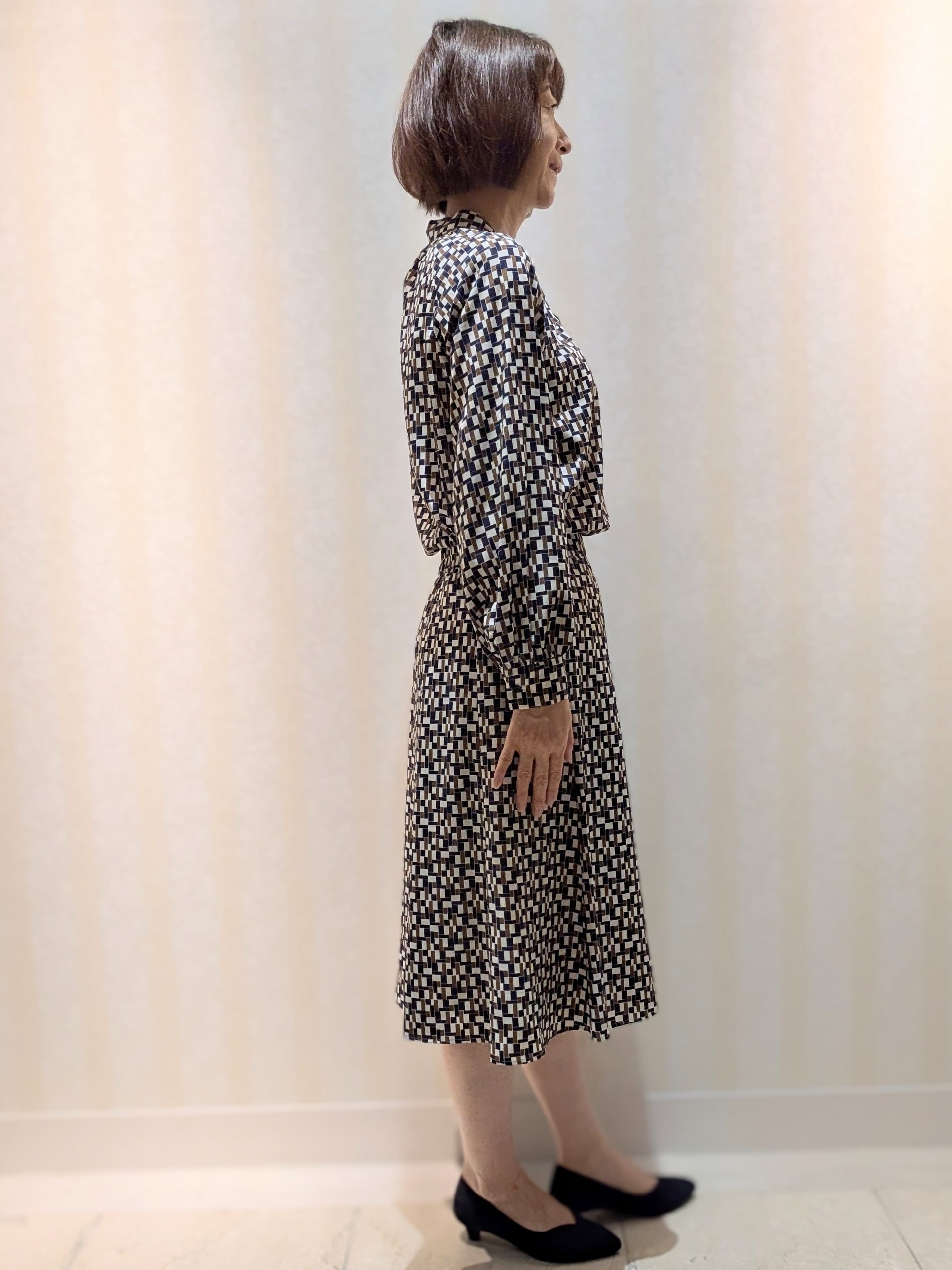 Ariさんの「Reflect｜【SS-4Lサイズ／セットアップ】幾何柄プリント ボウタイデザインブラウス」を使ったコーディネート