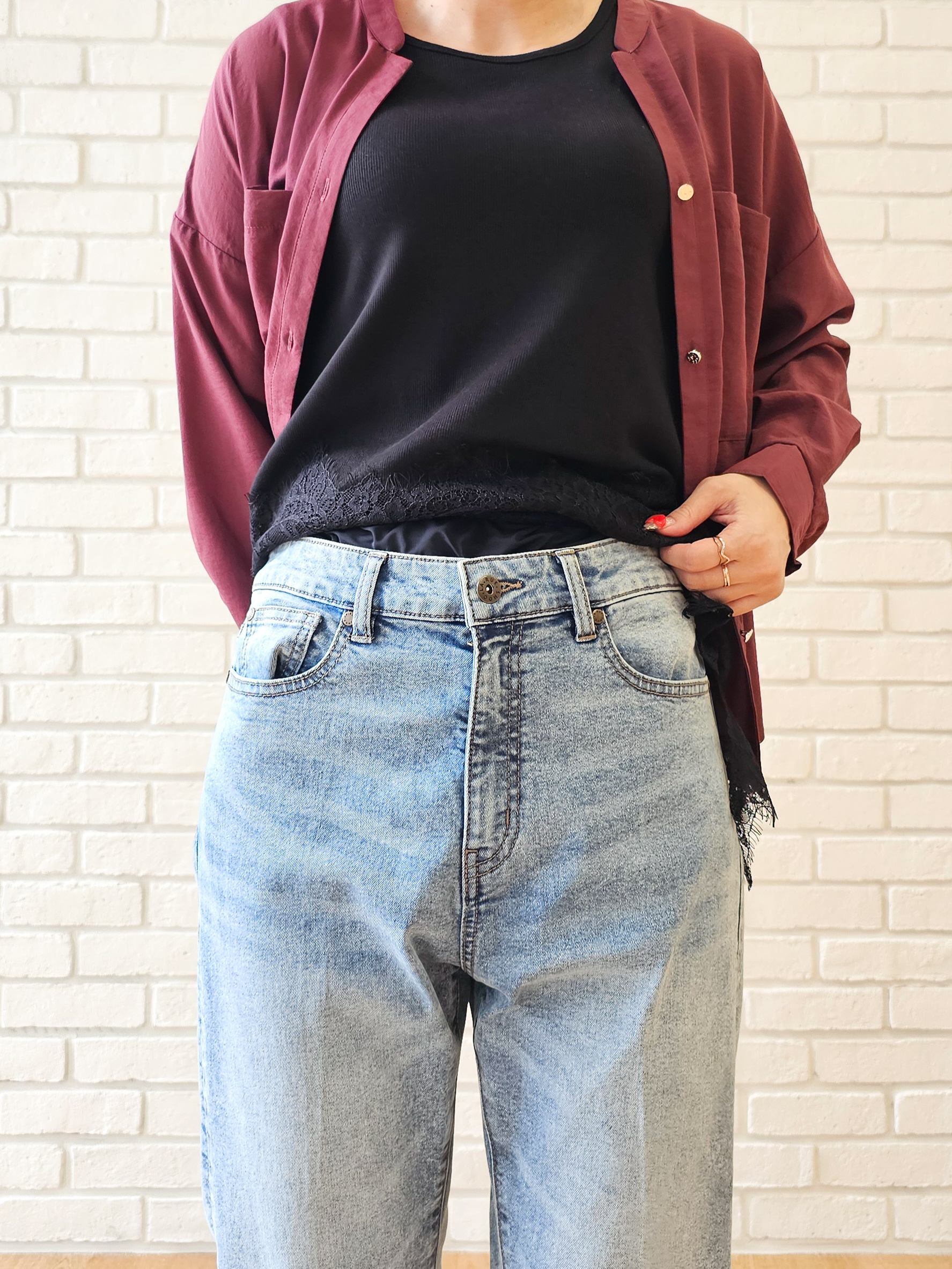 ゆゆさんの「SHOO･LA･RUE｜【洗濯後しわになりにくい/S-LL】こなれ見え ゆるっと キーネック金ボタンポケットシャツ」を使ったコーディネート