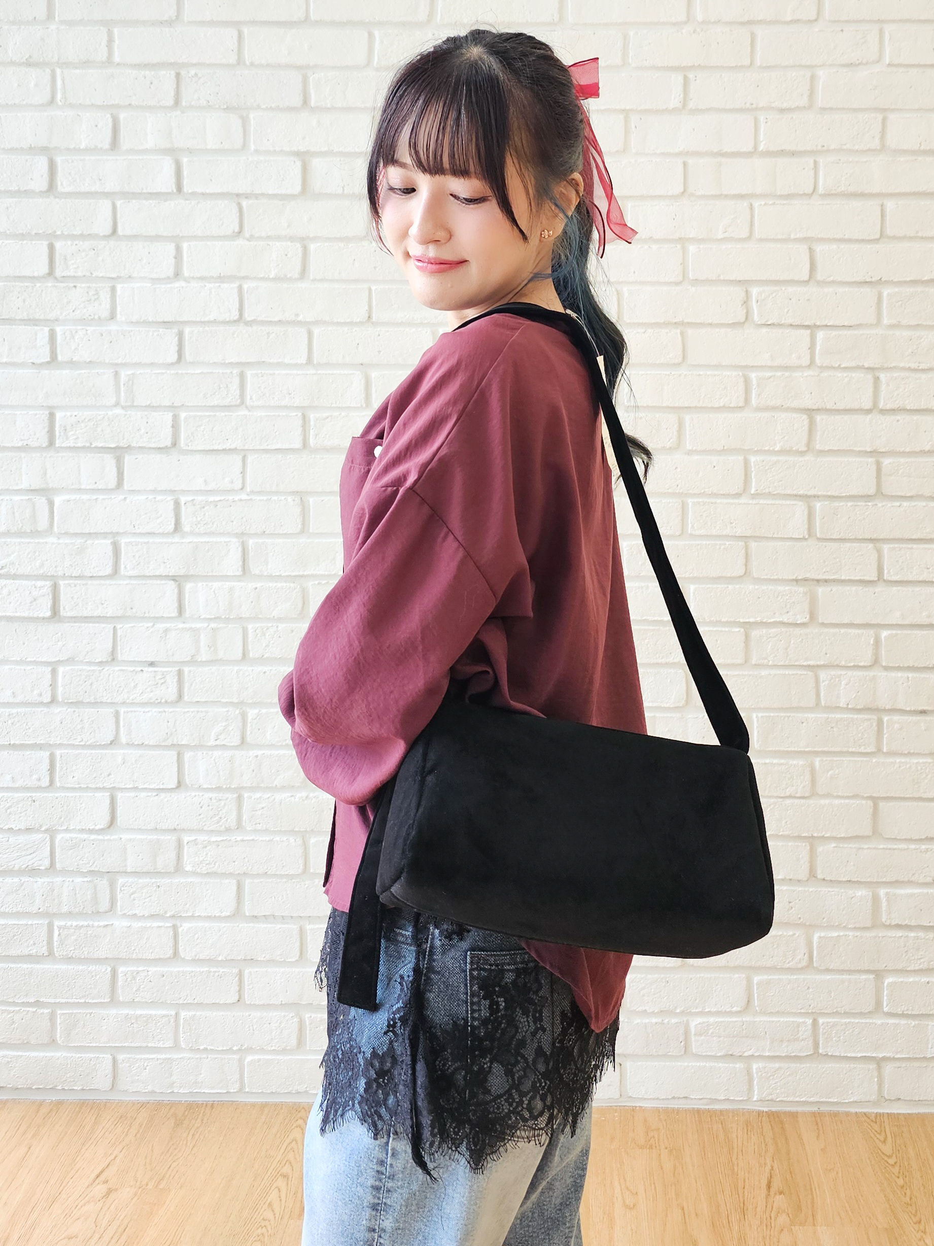 ゆゆさんの「SHOO･LA･RUE｜【洗濯後しわになりにくい/S-LL】こなれ見え ゆるっと キーネック金ボタンポケットシャツ」を使ったコーディネート