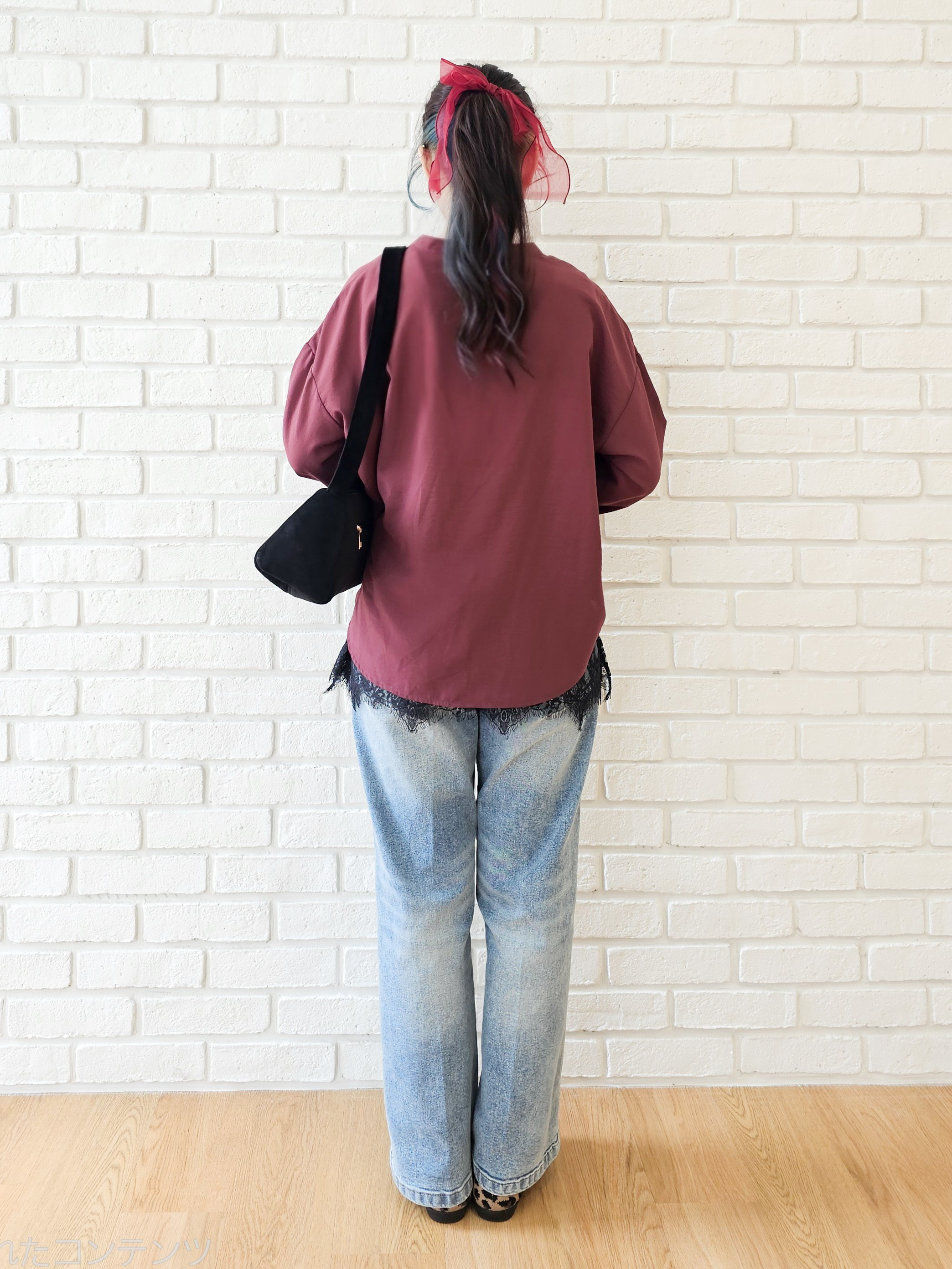 ゆゆさんの「SHOO･LA･RUE｜【洗濯後しわになりにくい/S-LL】こなれ見え ゆるっと キーネック金ボタンポケットシャツ」を使ったコーディネート