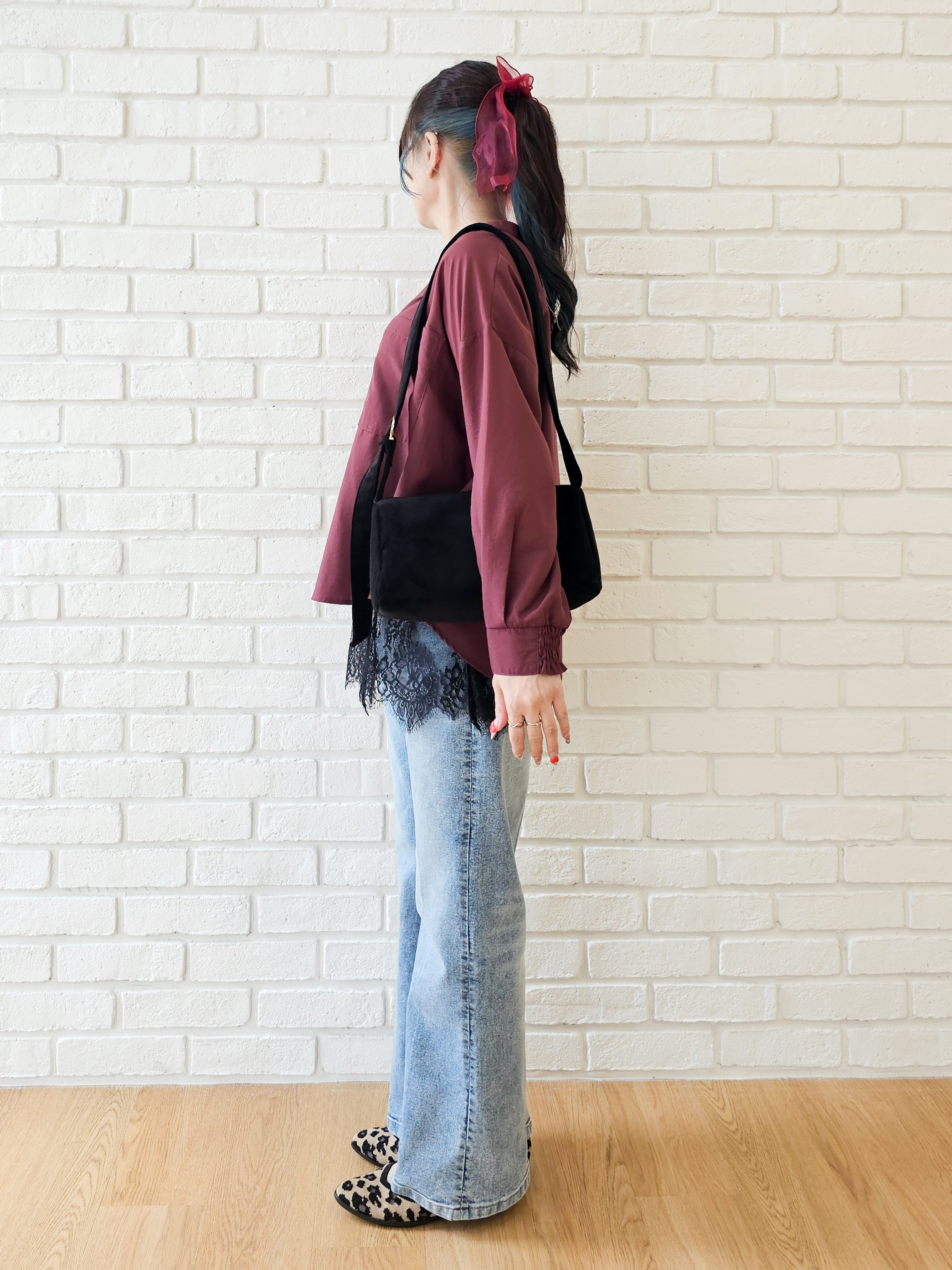 ゆゆさんの「SHOO･LA･RUE｜【洗濯後しわになりにくい/S-LL】こなれ見え ゆるっと キーネック金ボタンポケットシャツ」を使ったコーディネート