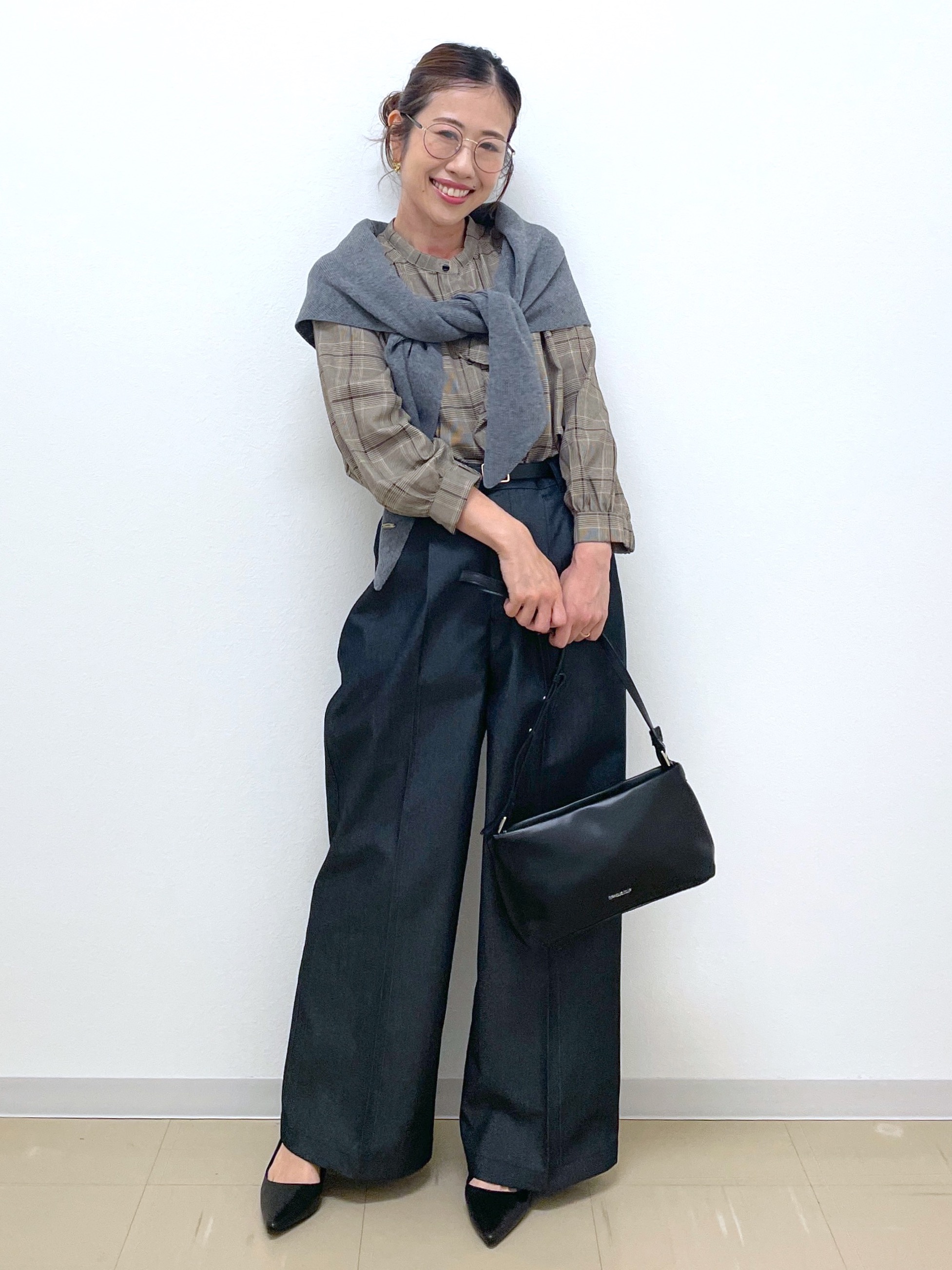 Akiさんの「OPAQUE.CLIP｜【森絵梨佳さん着用】チェック柄フリルブラウス《洗濯機OK》」を使ったコーディネート
