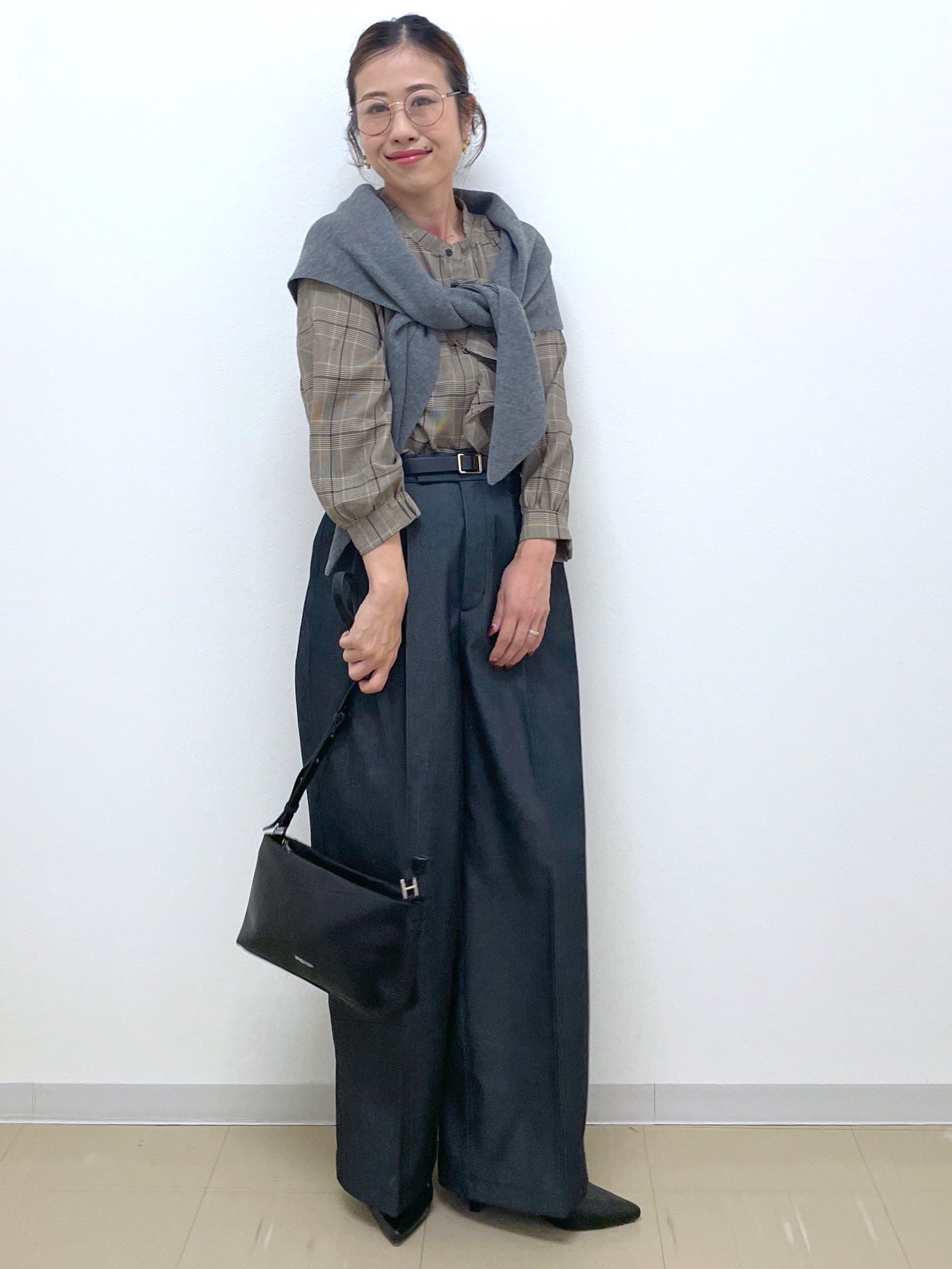 Akiさんの「OPAQUE.CLIP｜【森絵梨佳さん着用】チェック柄フリルブラウス《洗濯機OK》」を使ったコーディネート