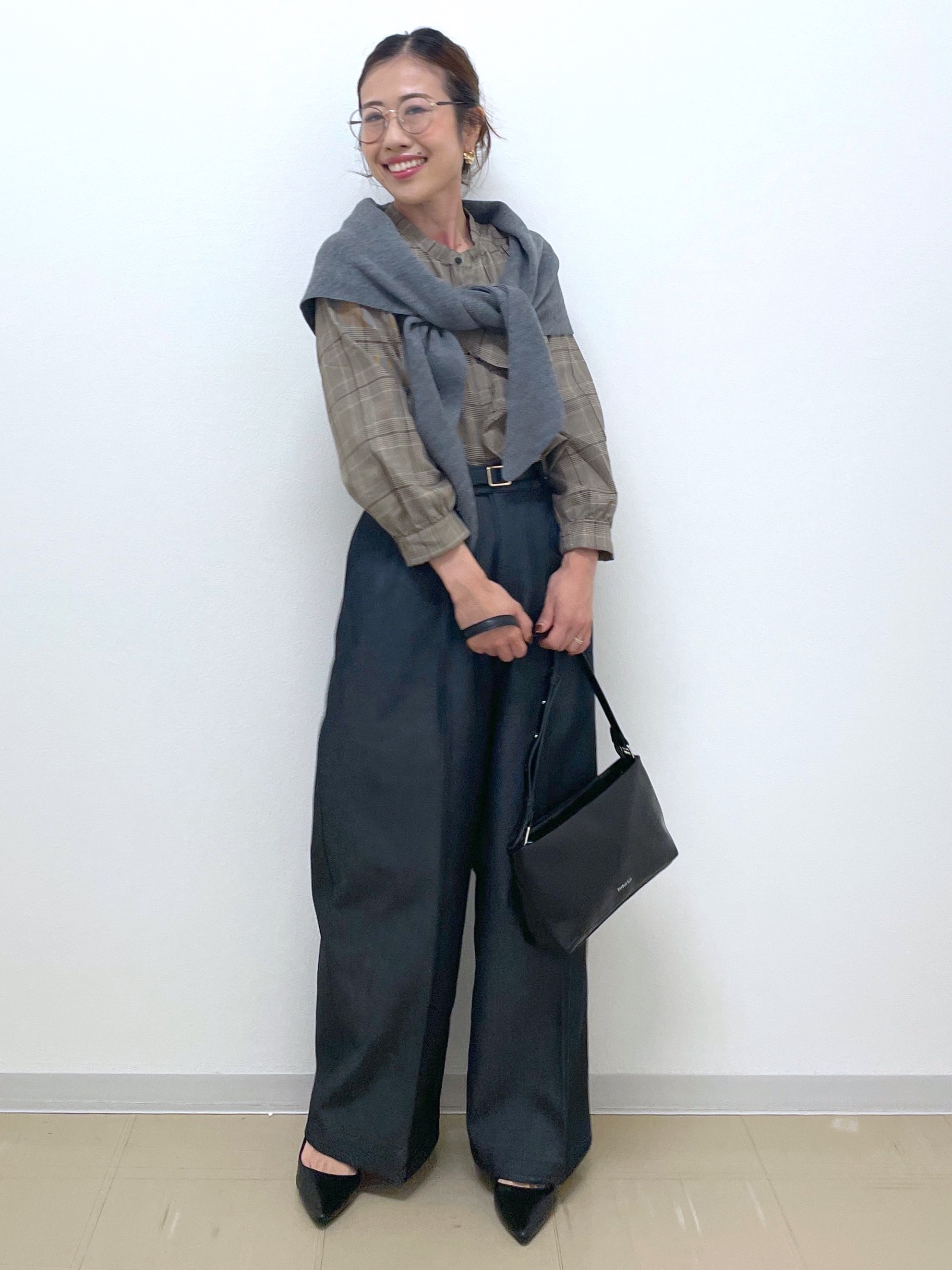 Akiさんの「OPAQUE.CLIP｜【森絵梨佳さん着用】チェック柄フリルブラウス《洗濯機OK》」を使ったコーディネート