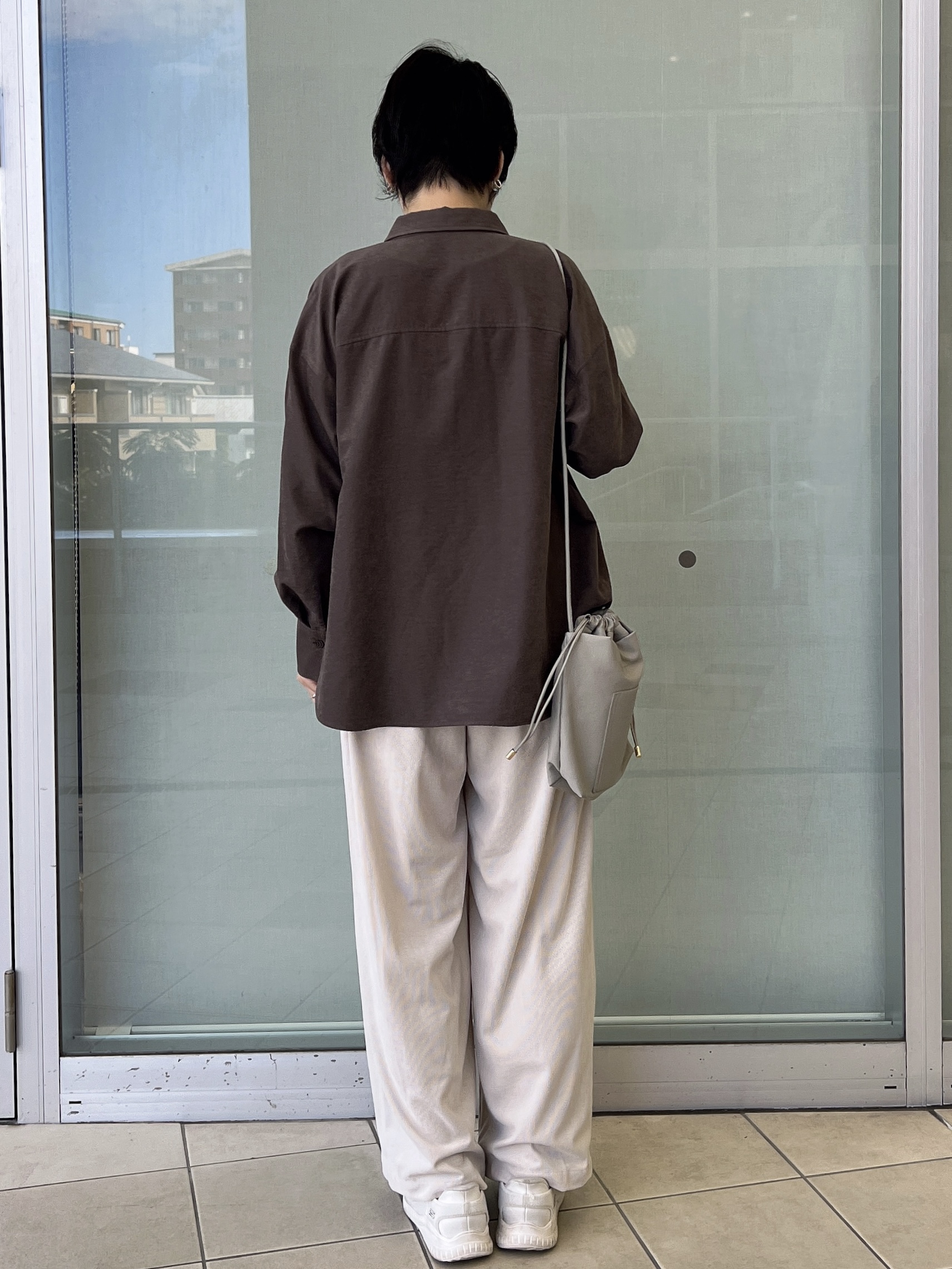 yo-koさんの「OPAQUE.CLIP｜スエードタッチシャツ【洗濯機OK】」を使ったコーディネート