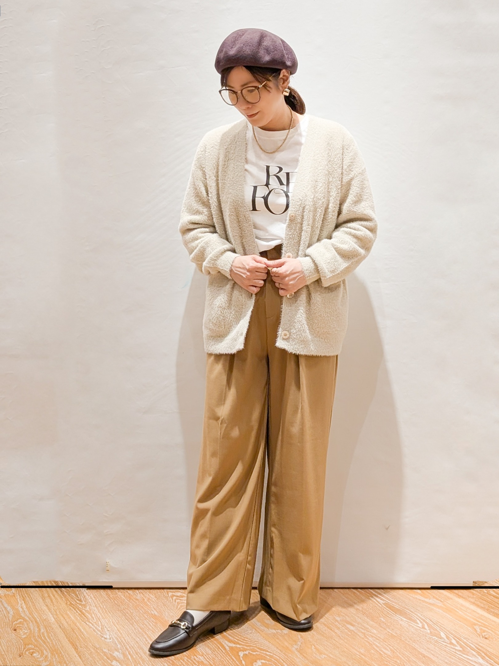 Shihoさんの「OPAQUE.CLIP｜フェザーヤーンVネックニットカーディガン【洗濯機OK】」を使ったコーディネート