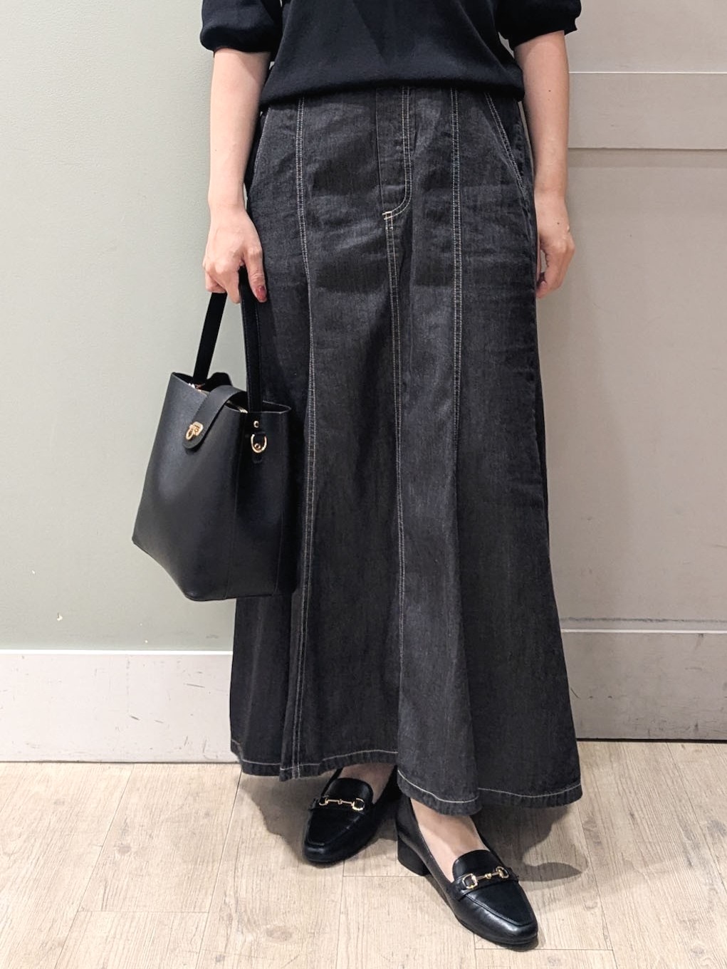 kuwawaさんの「grove｜【シリーズ累計36万枚/UVカット・ひんやり・洗濯機OK】やわらかドライタッチ 五分袖クルーネックニ」を使ったコーディネート