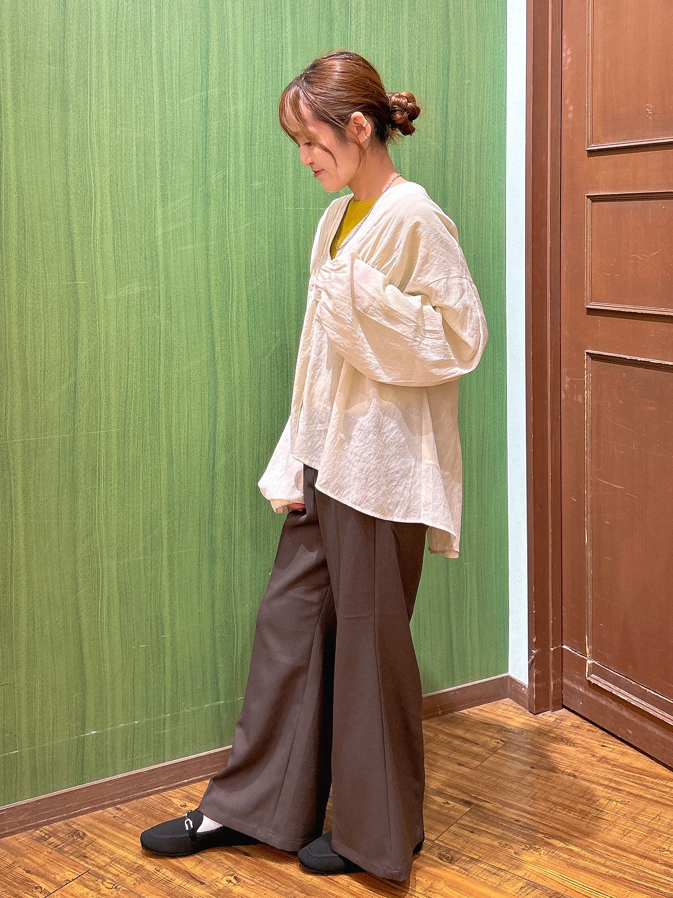 かおりさんの「SHOO･LA･RUE｜【S-LL/洗濯機可】着痩せシルエット シャーリングシャツカーディガン」を使ったコーディネート