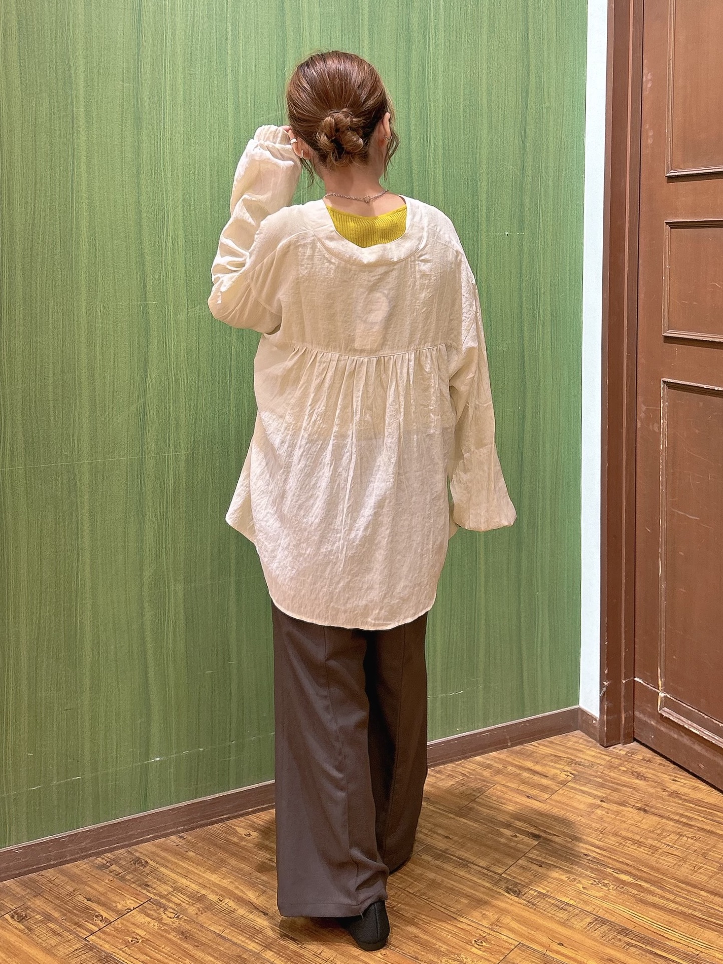 かおりさんの「SHOO･LA･RUE｜【S-LL/洗濯機可】着痩せシルエット シャーリングシャツカーディガン」を使ったコーディネート