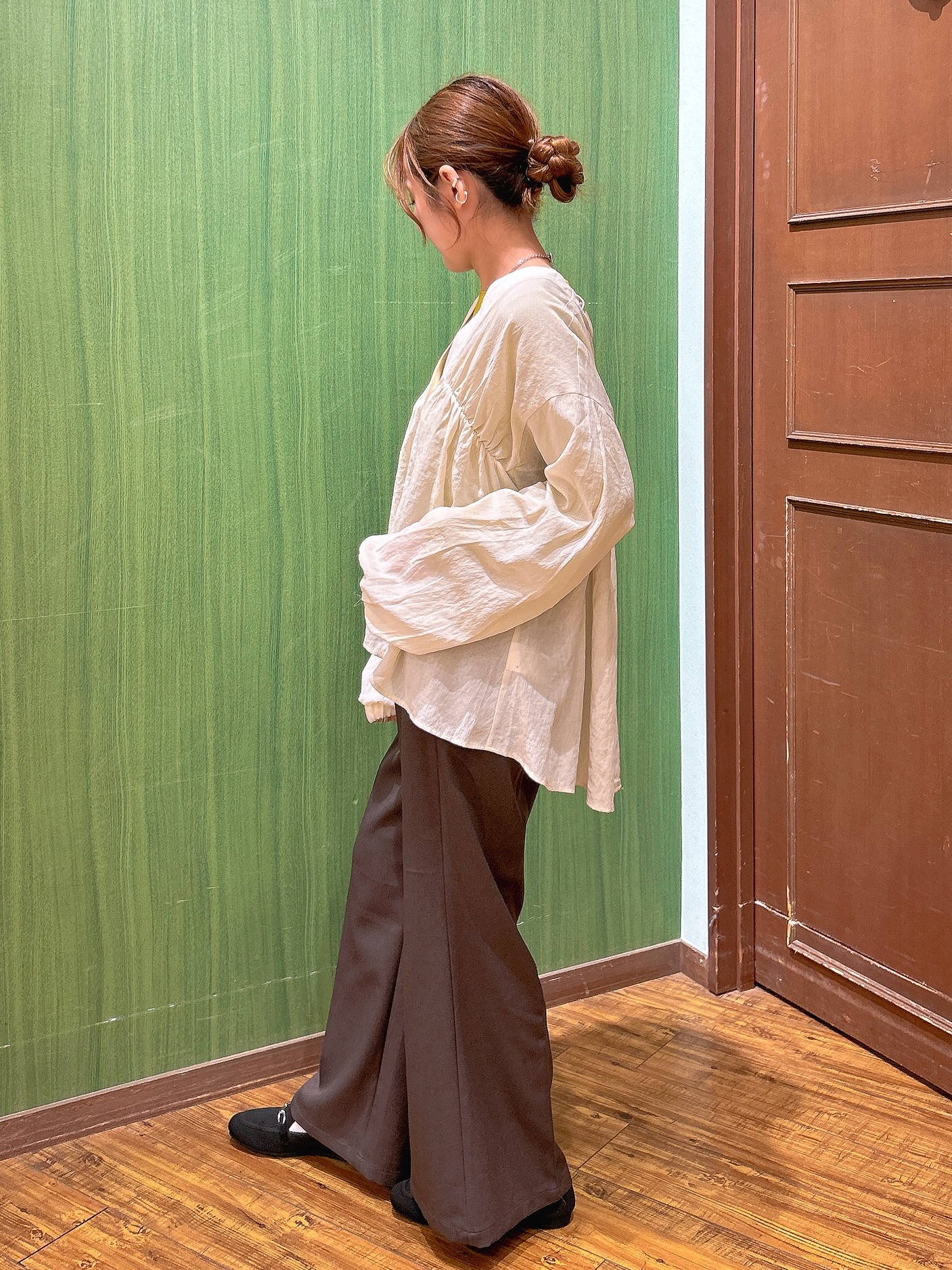 かおりさんの「SHOO･LA･RUE｜【S-LL/洗濯機可】着痩せシルエット シャーリングシャツカーディガン」を使ったコーディネート