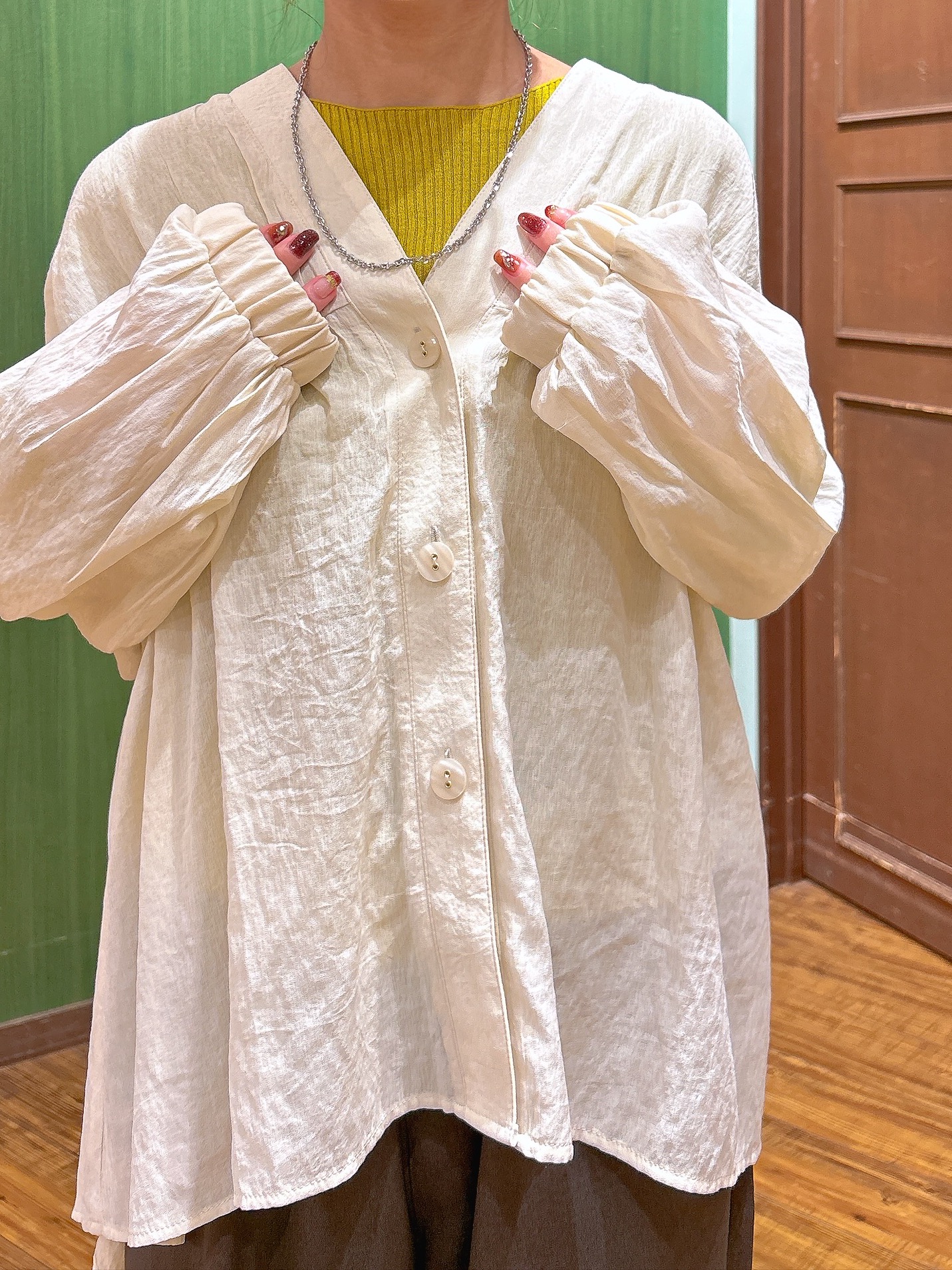 かおりさんの「SHOO･LA･RUE｜【S-LL/洗濯機可】着痩せシルエット シャーリングシャツカーディガン」を使ったコーディネート