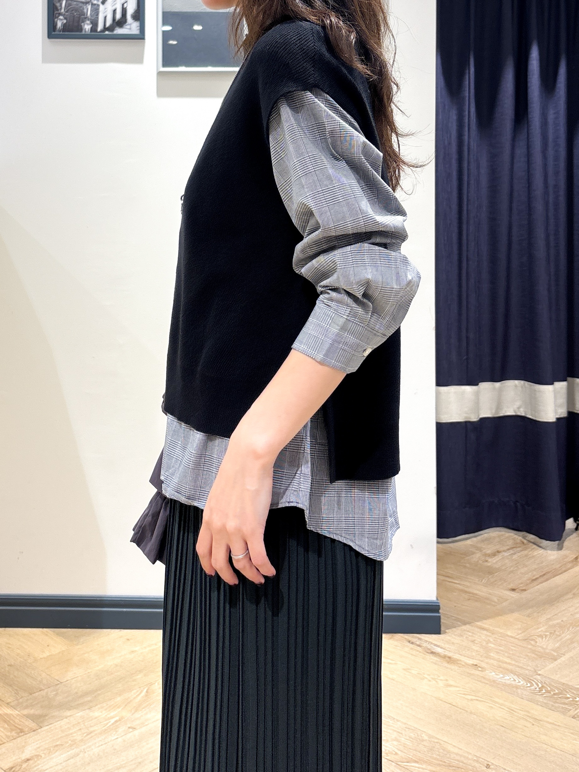 ayakaさんの「grove｜【2点セット/時短・着回し】ニットベスト&times;シャツ」を使ったコーディネート