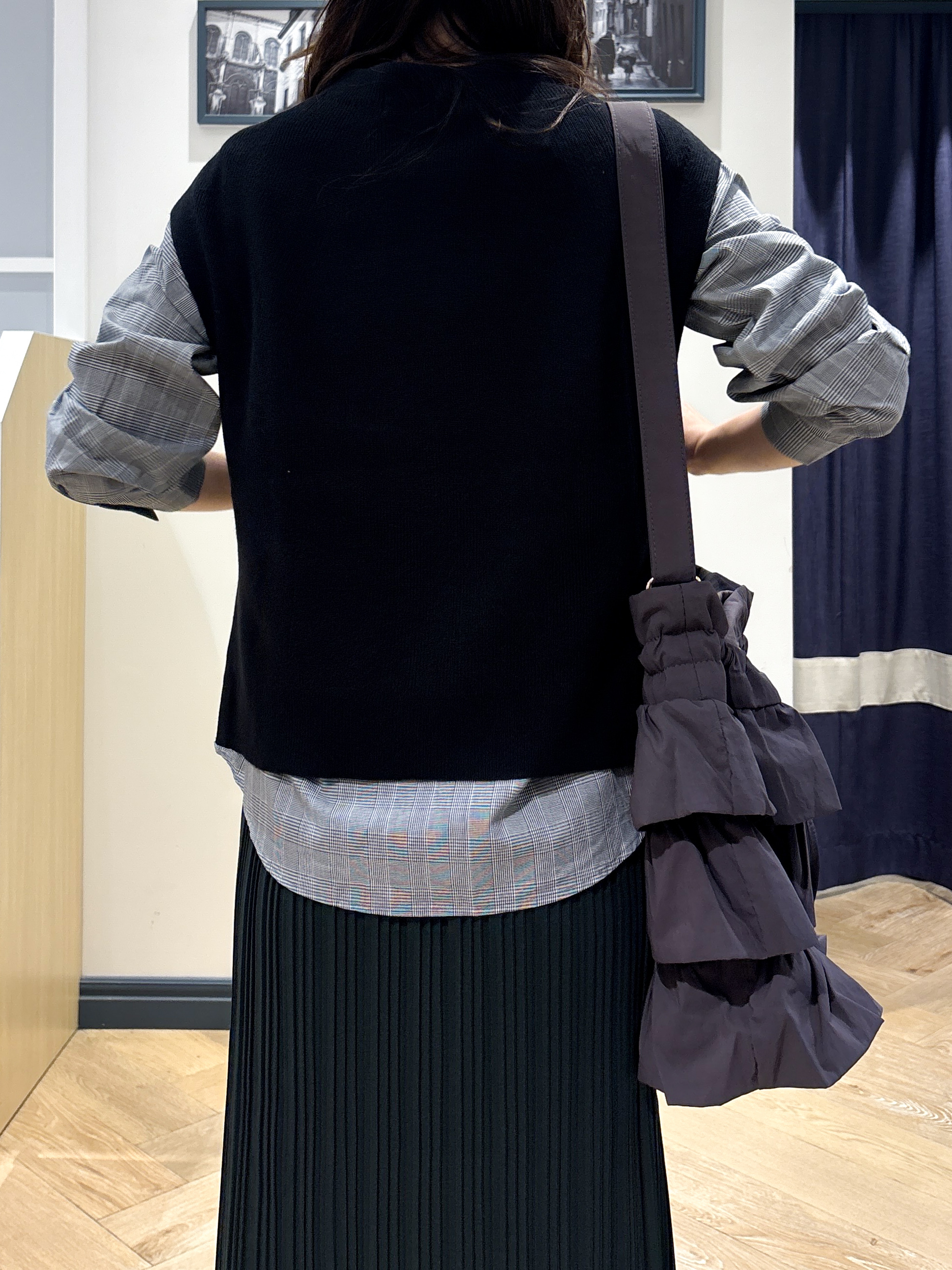ayakaさんの「grove｜【2点セット/時短・着回し】ニットベスト&times;シャツ」を使ったコーディネート