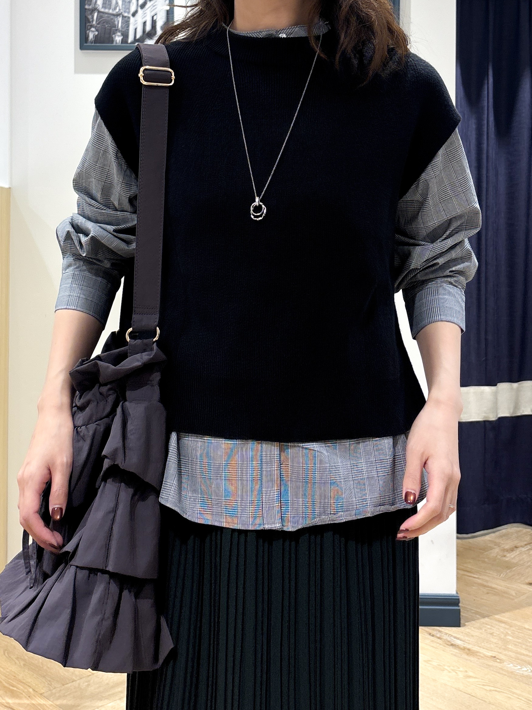ayakaさんの「grove｜【2点セット/時短・着回し】ニットベスト&times;シャツ」を使ったコーディネート