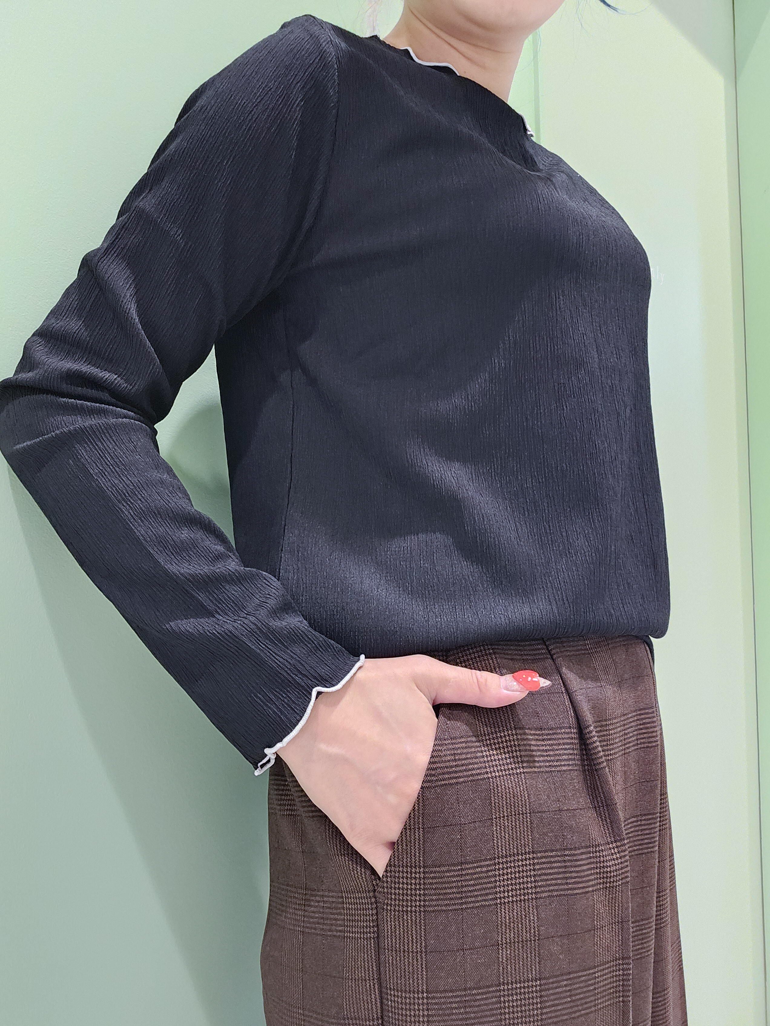 ゆゆさんの「SHOO･LA･RUE｜【洗濯機可】重ねるだけで華やかに。ポンポンシャギーベスト」を使ったコーディネート
