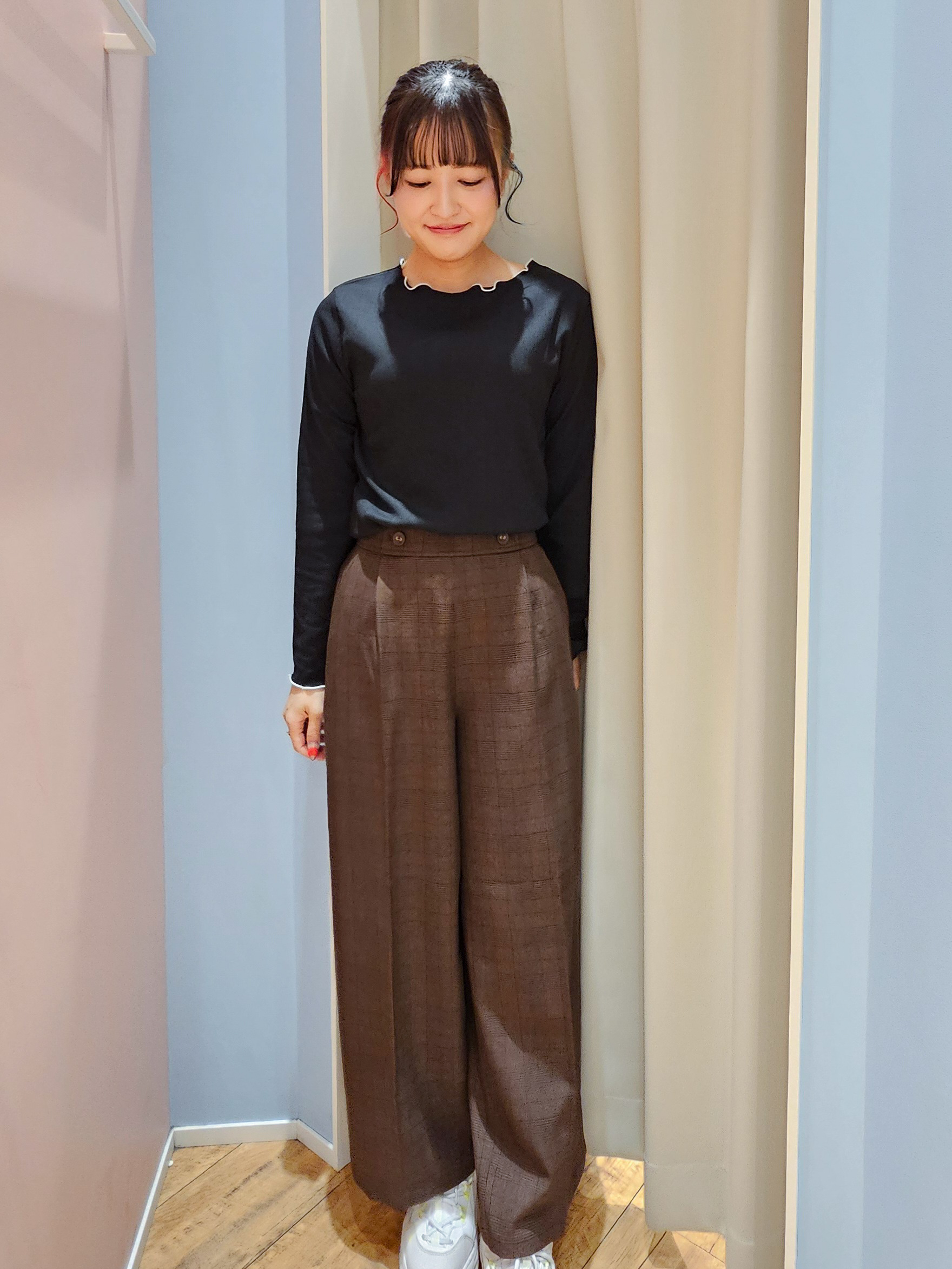 ゆゆさんの「SHOO･LA･RUE｜【洗濯機可】重ねるだけで華やかに。ポンポンシャギーベスト」を使ったコーディネート