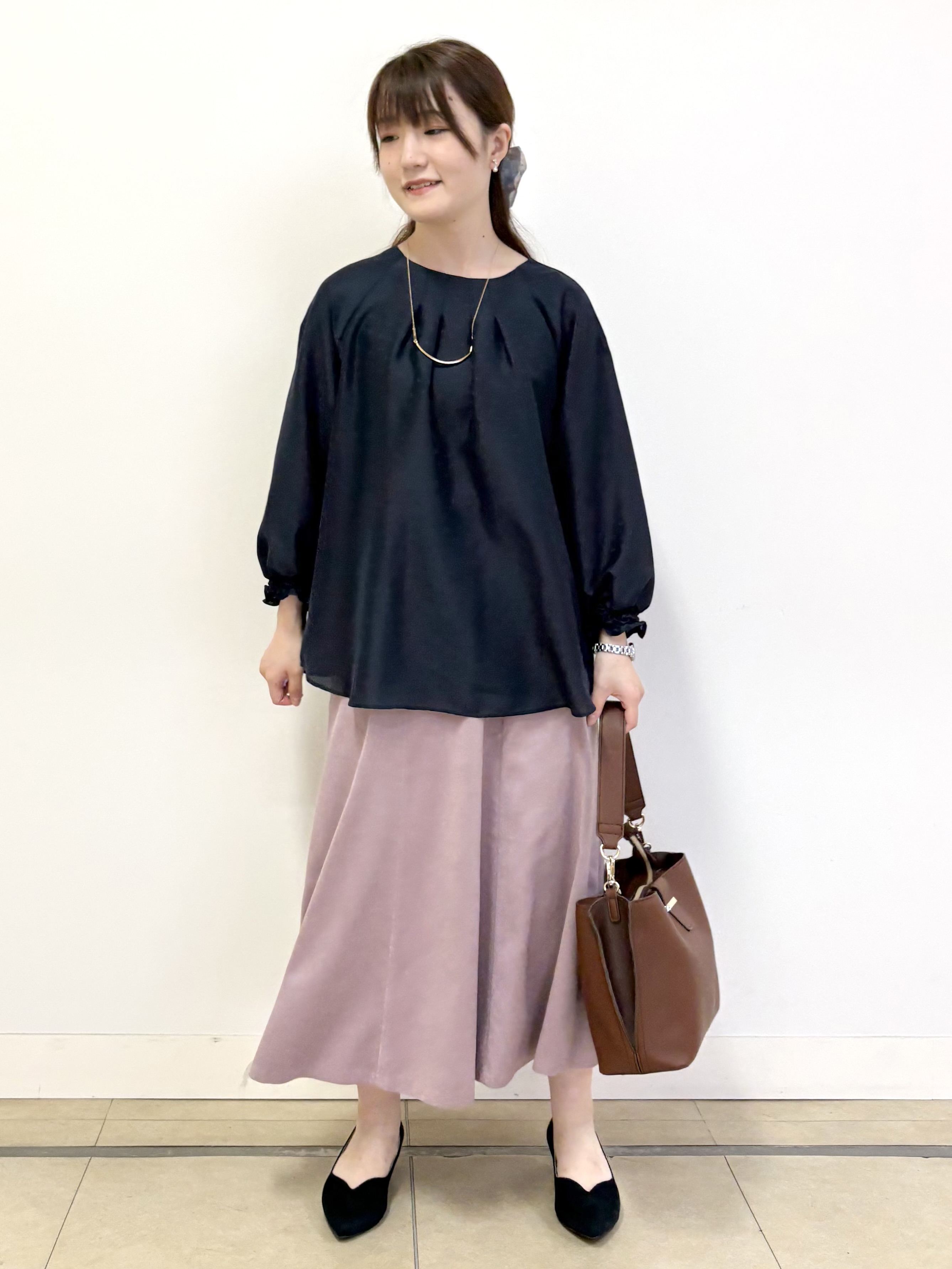 mikiさんの「Reflect｜タックデザイン ラグランスリーブブラウス」を使ったコーディネート