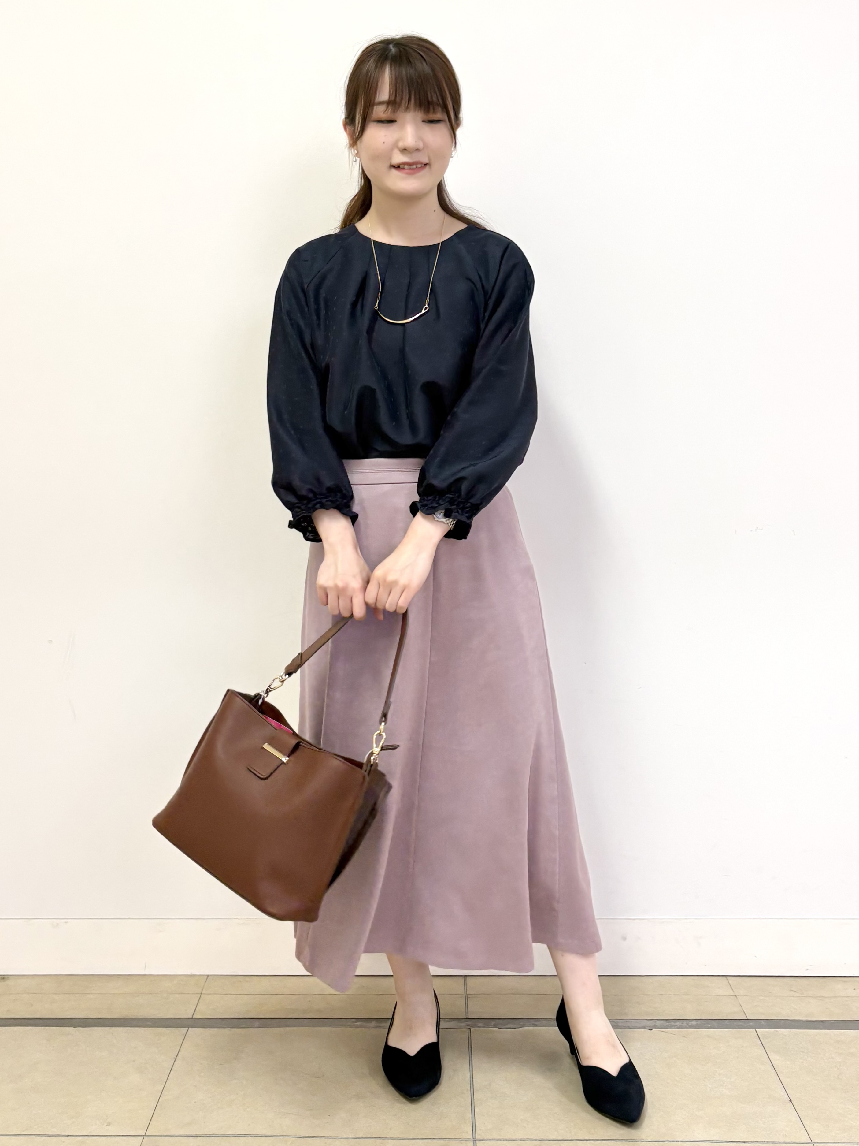 mikiさんの「Reflect｜タックデザイン ラグランスリーブブラウス」を使ったコーディネート