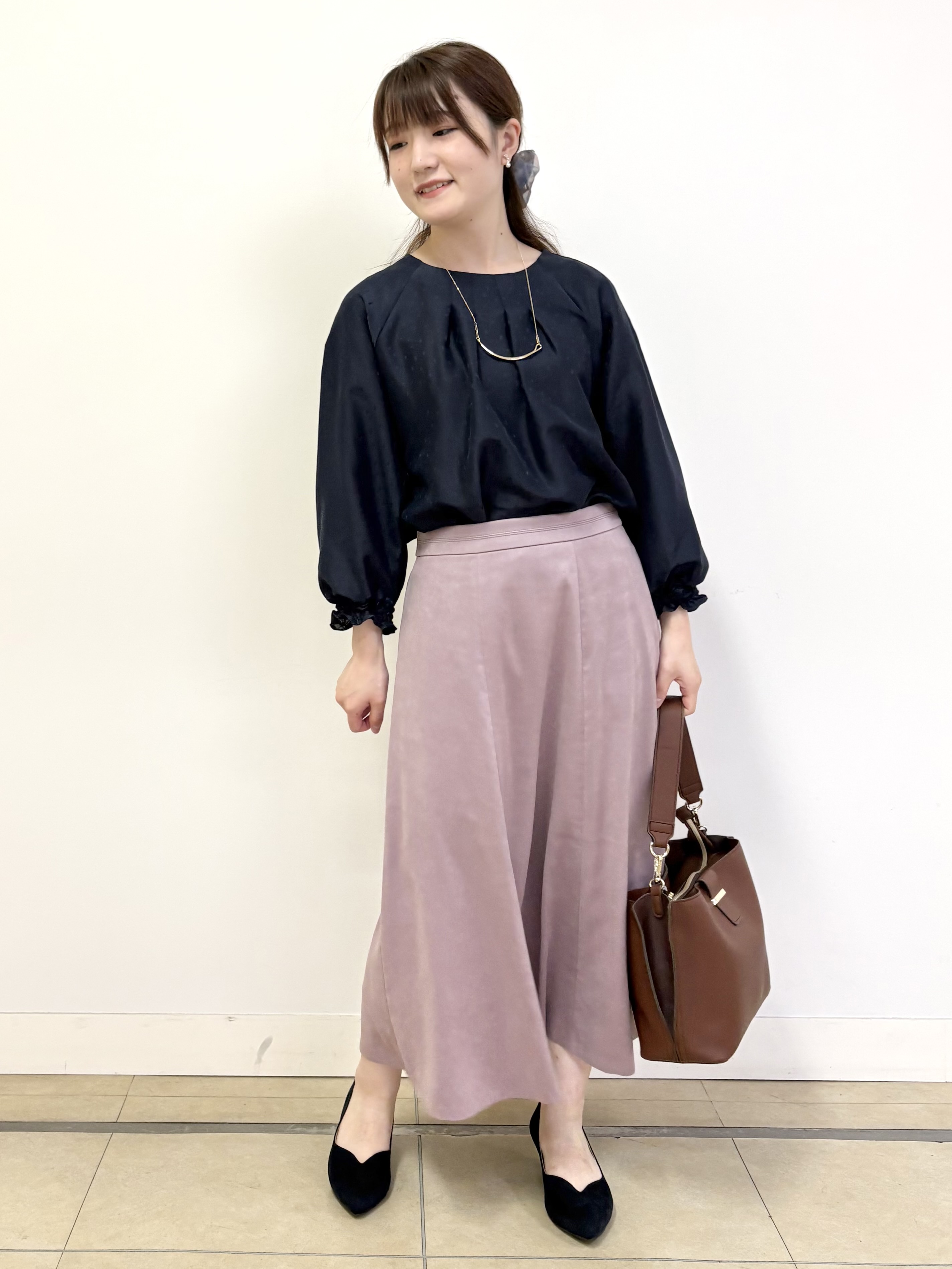 mikiさんの「Reflect｜タックデザイン ラグランスリーブブラウス」を使ったコーディネート