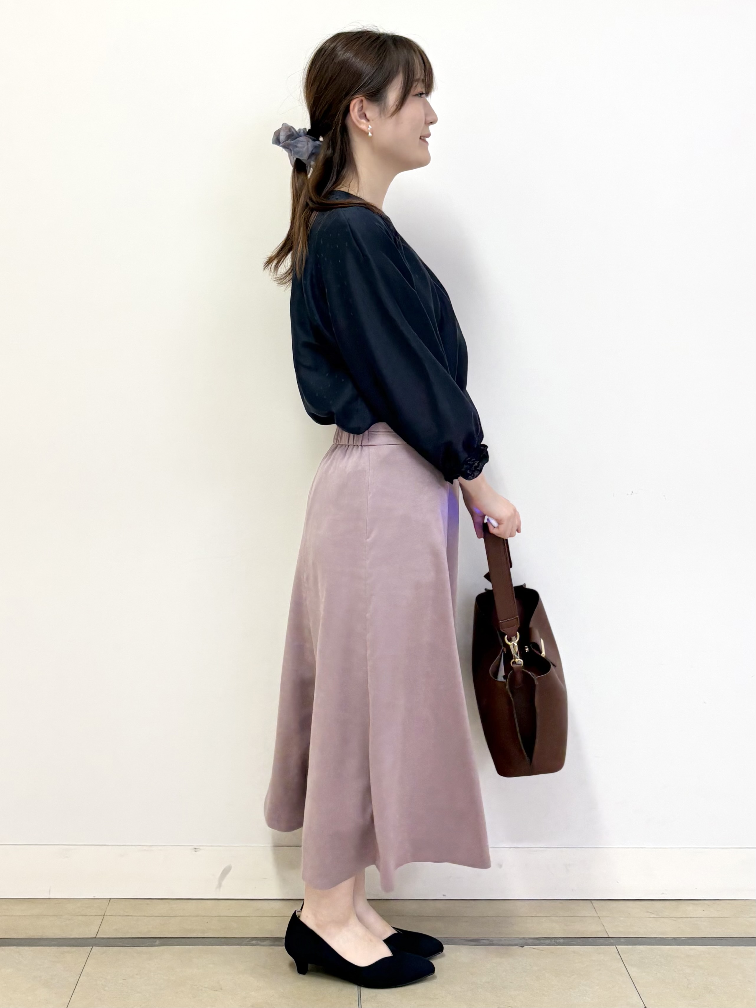 mikiさんの「Reflect｜タックデザイン ラグランスリーブブラウス」を使ったコーディネート