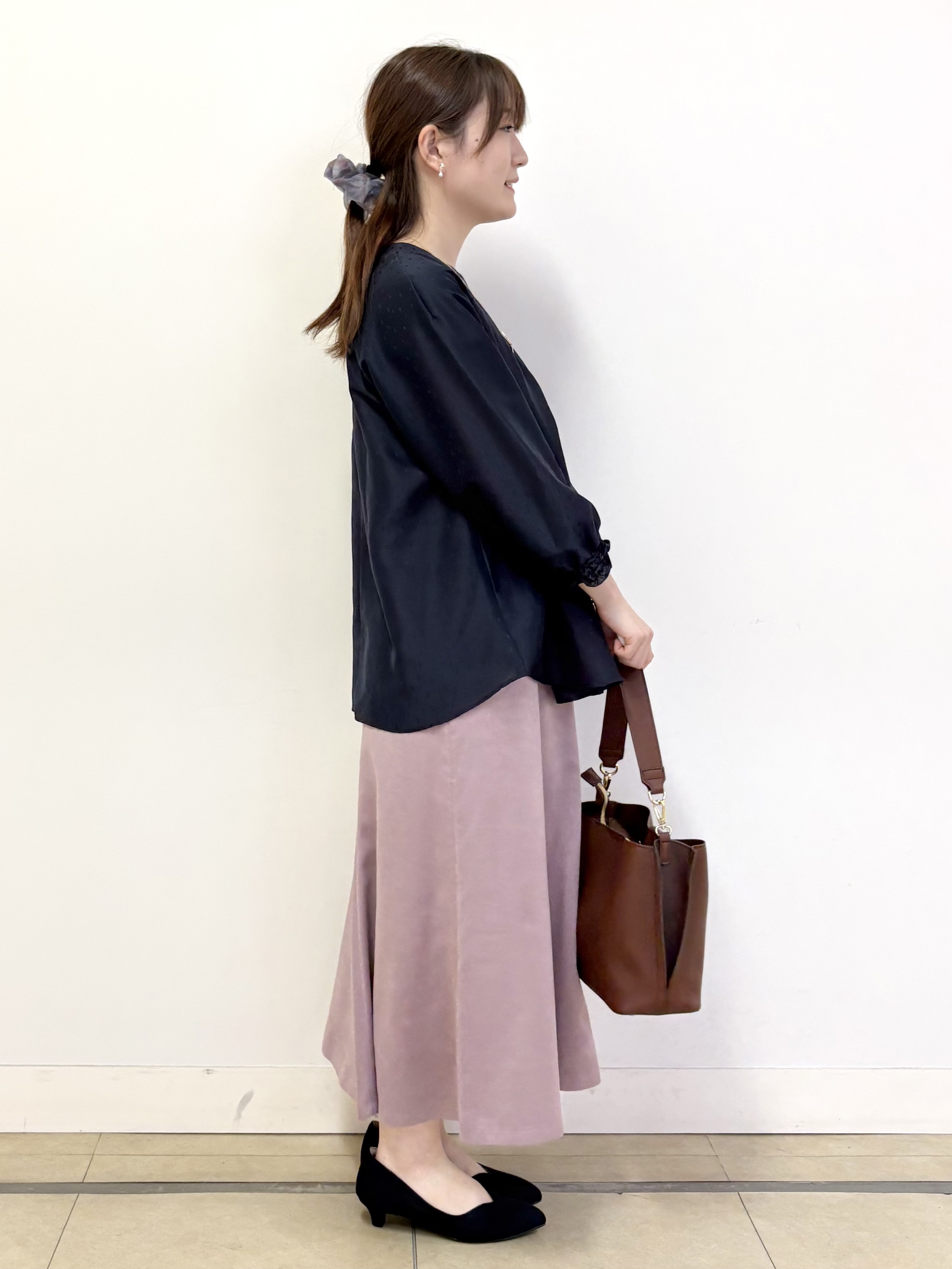 mikiさんの「Reflect｜タックデザイン ラグランスリーブブラウス」を使ったコーディネート