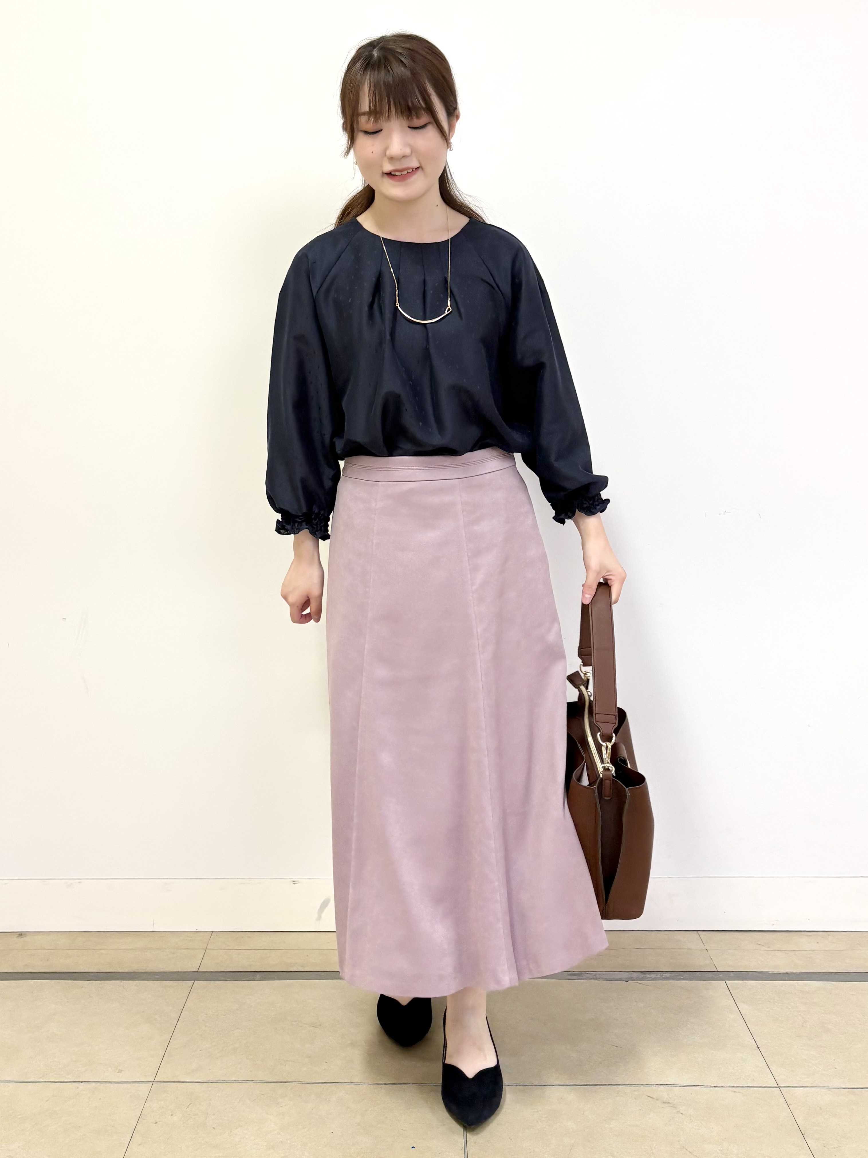 mikiさんの「Reflect｜タックデザイン ラグランスリーブブラウス」を使ったコーディネート