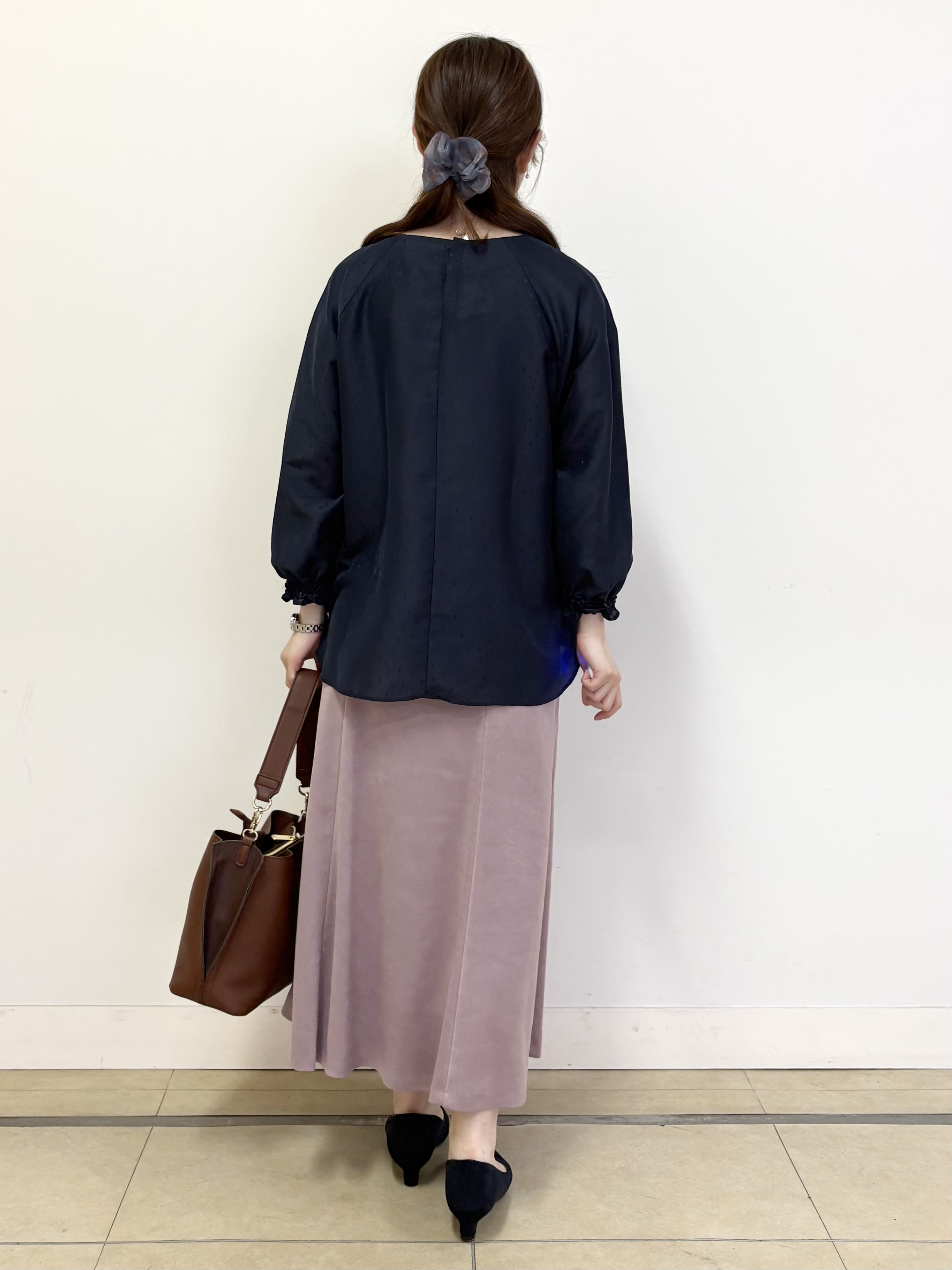 mikiさんの「Reflect｜タックデザイン ラグランスリーブブラウス」を使ったコーディネート