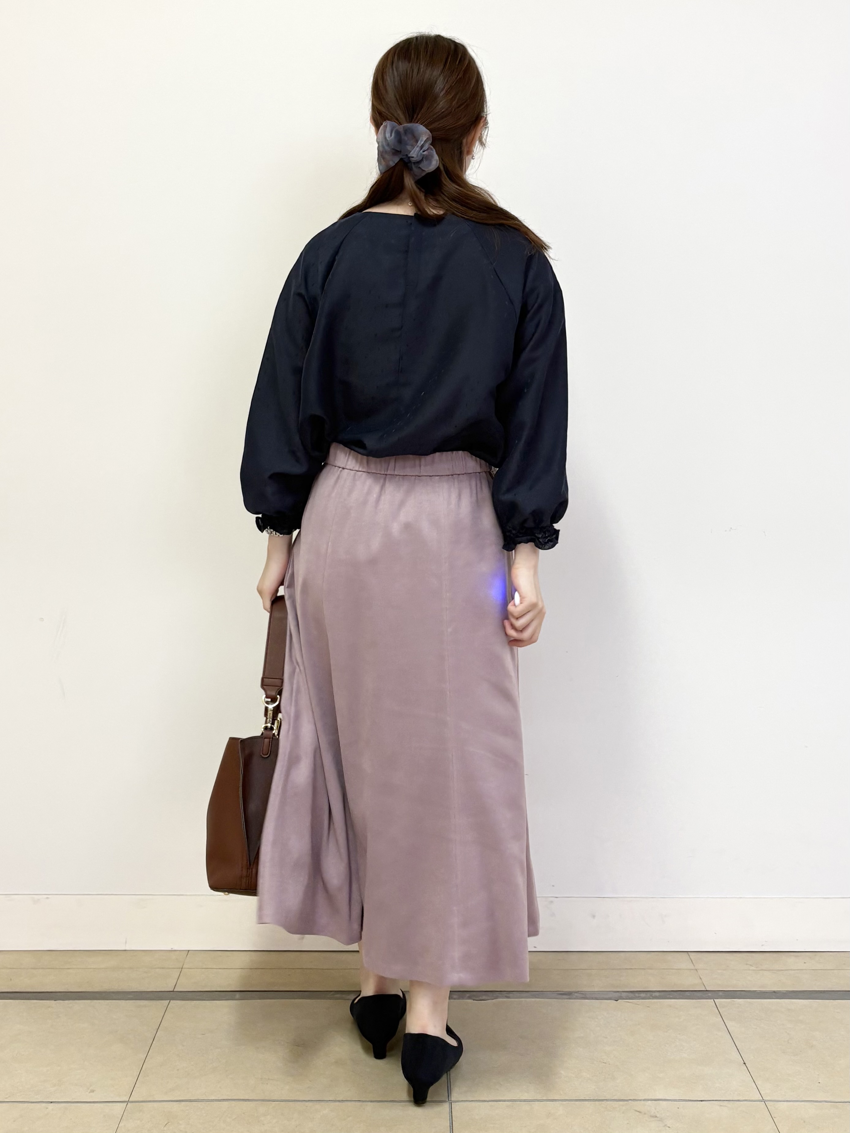 mikiさんの「Reflect｜タックデザイン ラグランスリーブブラウス」を使ったコーディネート