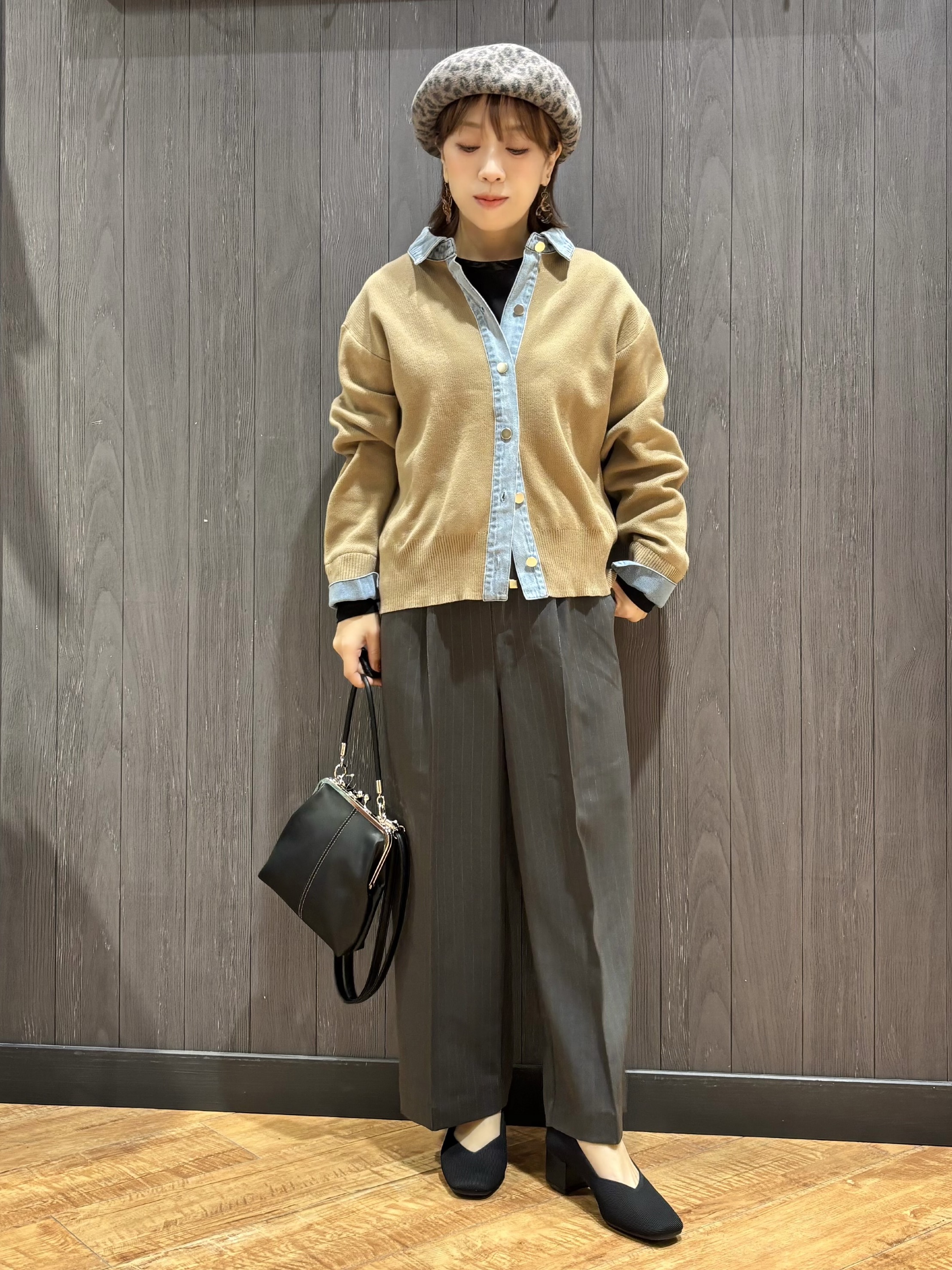 meiさんの「SHOO･LA･RUE｜【S-LL/洗濯機可】デニム／チェック切替でこなれ見え 金ボタンニットカーディガン」を使ったコーディネート