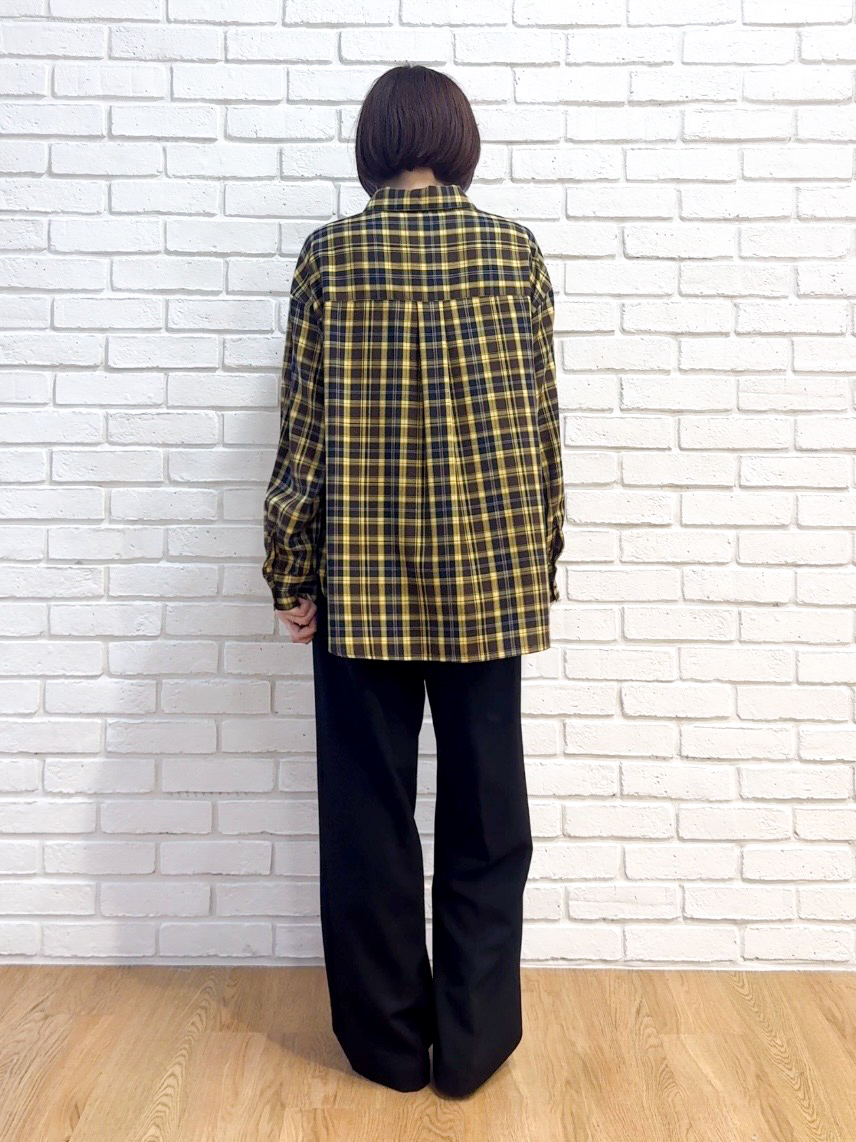 𝐜𝐡𝐢𝐤𝐚さんの「SHOO･LA･RUE｜【洗濯後しわになりにくい/S-LL】気分で選ぶ 大人のデイリー使いに ベーシックシャツ」を使ったコーディネート