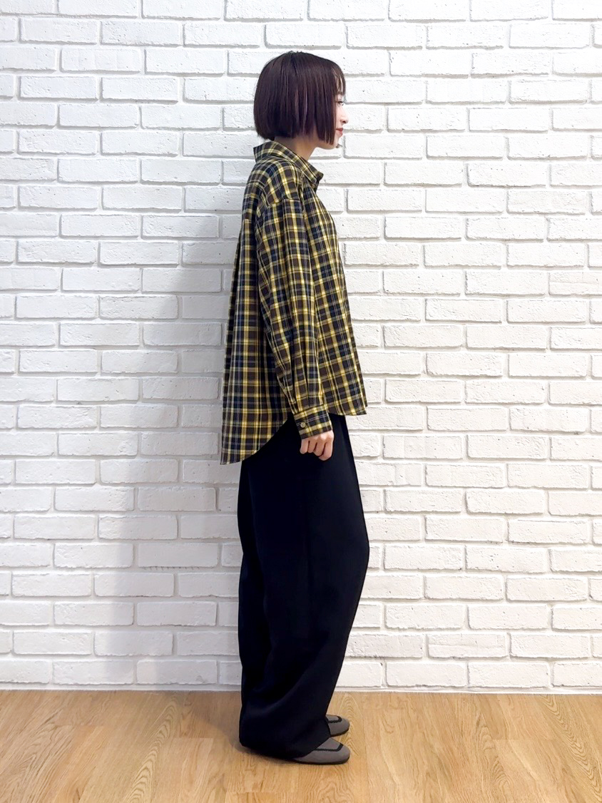 𝐜𝐡𝐢𝐤𝐚さんの「SHOO･LA･RUE｜【洗濯後しわになりにくい/S-LL】気分で選ぶ 大人のデイリー使いに ベーシックシャツ」を使ったコーディネート