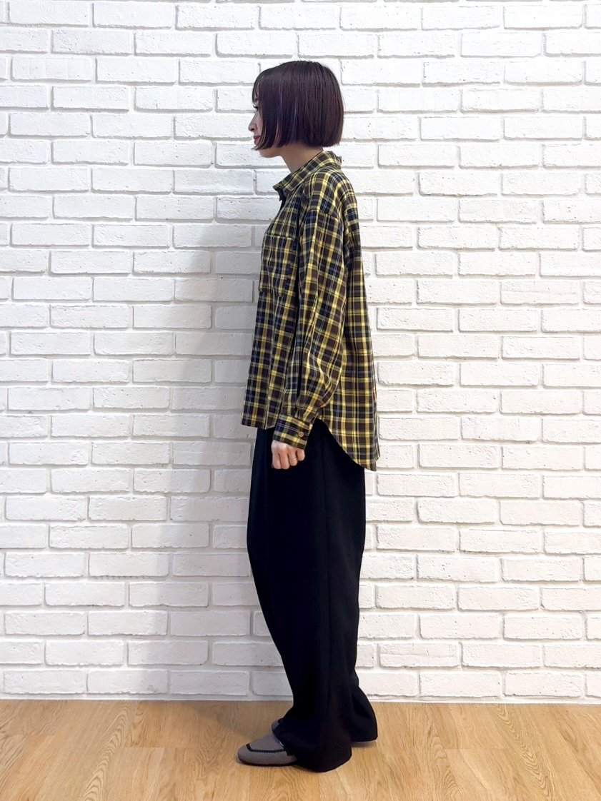 𝐜𝐡𝐢𝐤𝐚さんの「SHOO･LA･RUE｜【洗濯後しわになりにくい/S-LL】気分で選ぶ 大人のデイリー使いに ベーシックシャツ」を使ったコーディネート