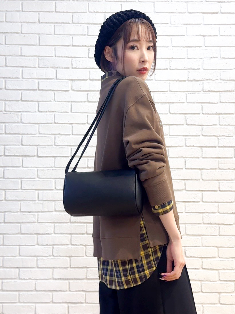 𝐜𝐡𝐢𝐤𝐚さんの「SHOO･LA･RUE｜【洗濯後しわになりにくい/S-LL】気分で選ぶ 大人のデイリー使いに ベーシックシャツ」を使ったコーディネート
