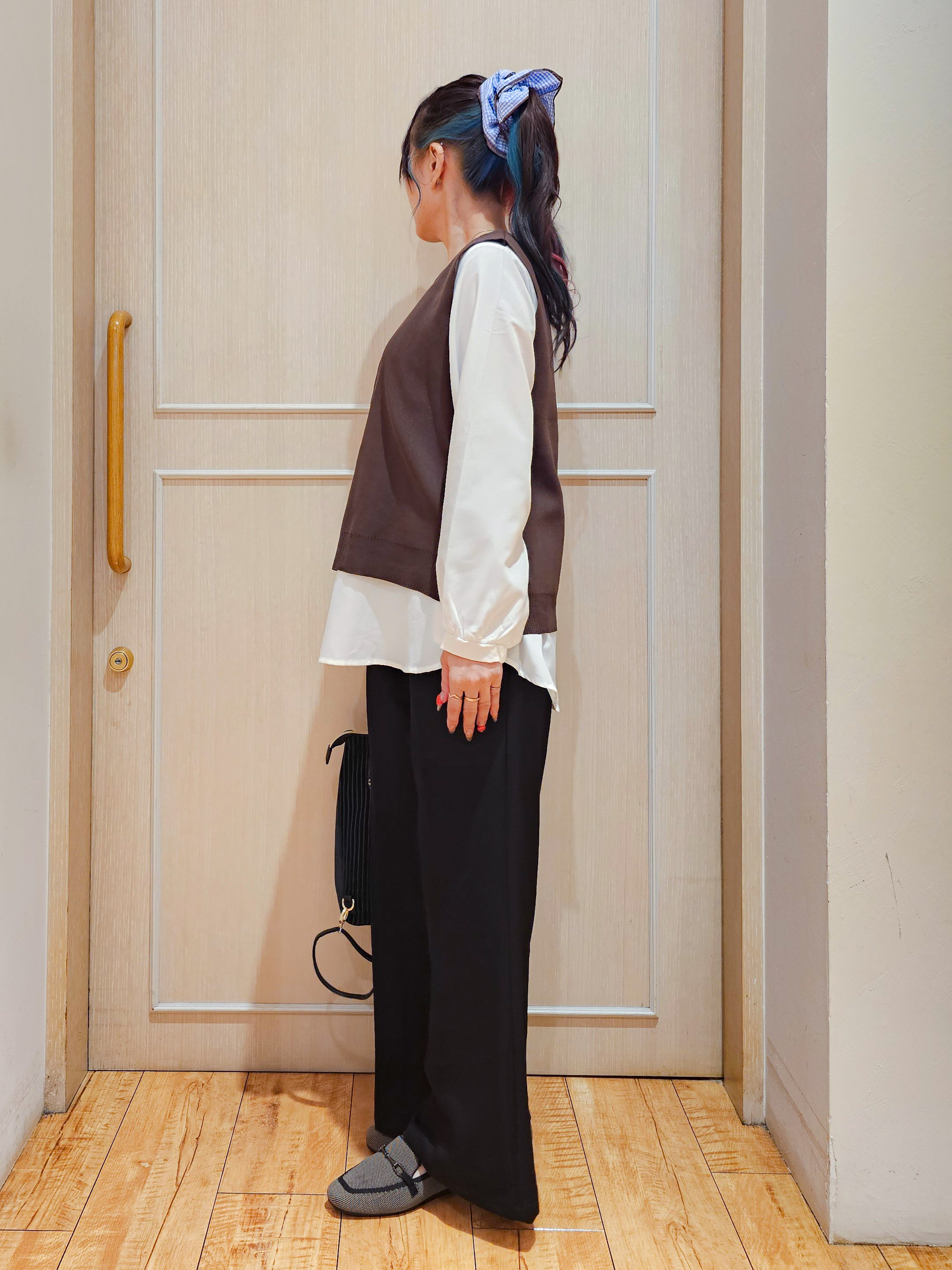 ゆゆさんの「SHOO･LA･RUE｜【2点セット/S-LL】着回し自在 スポンディッシュニットベスト＆フレアシャツ」を使ったコーディネート