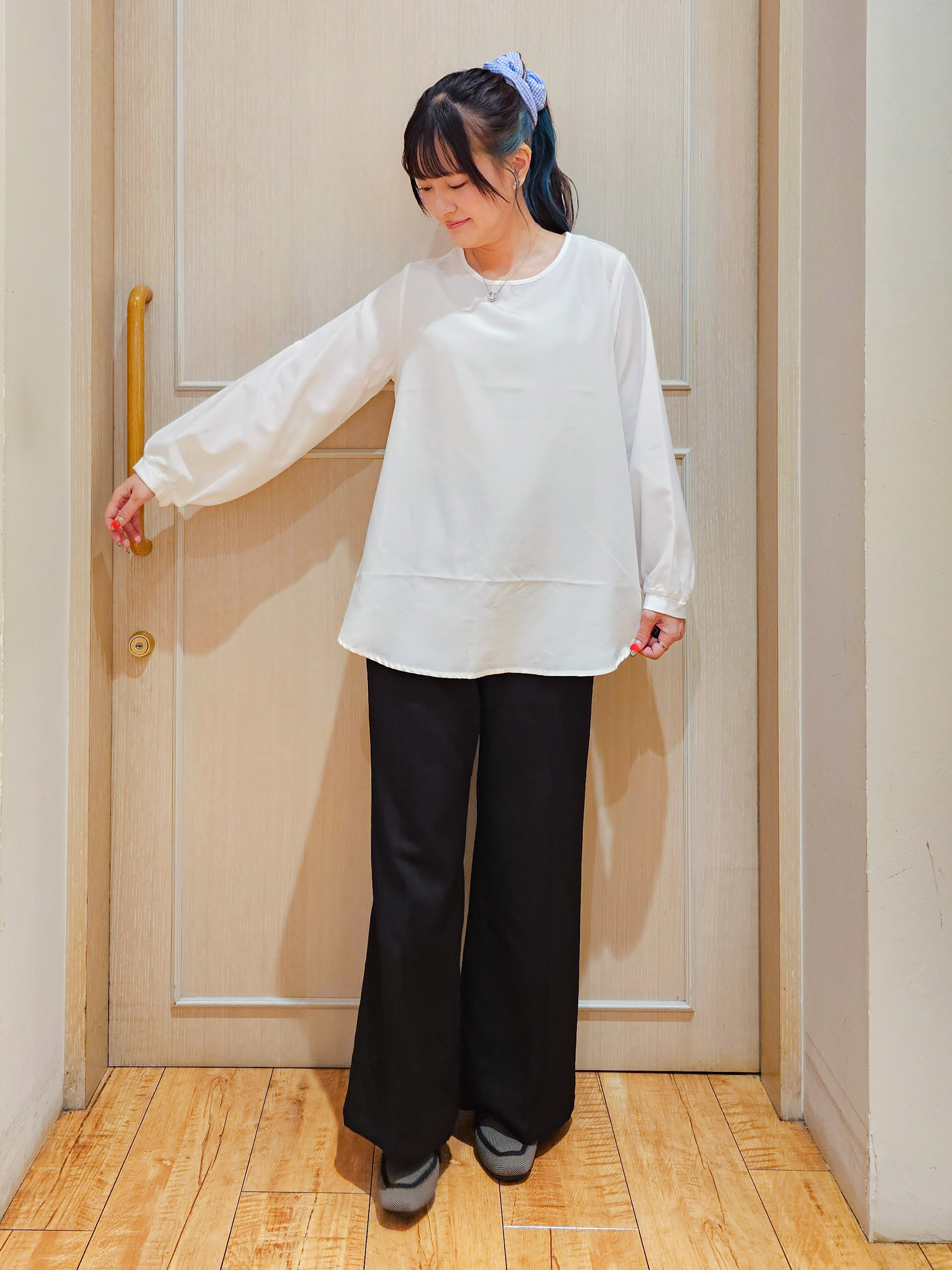 ゆゆさんの「SHOO･LA･RUE｜【2点セット/S-LL】着回し自在 スポンディッシュニットベスト＆フレアシャツ」を使ったコーディネート