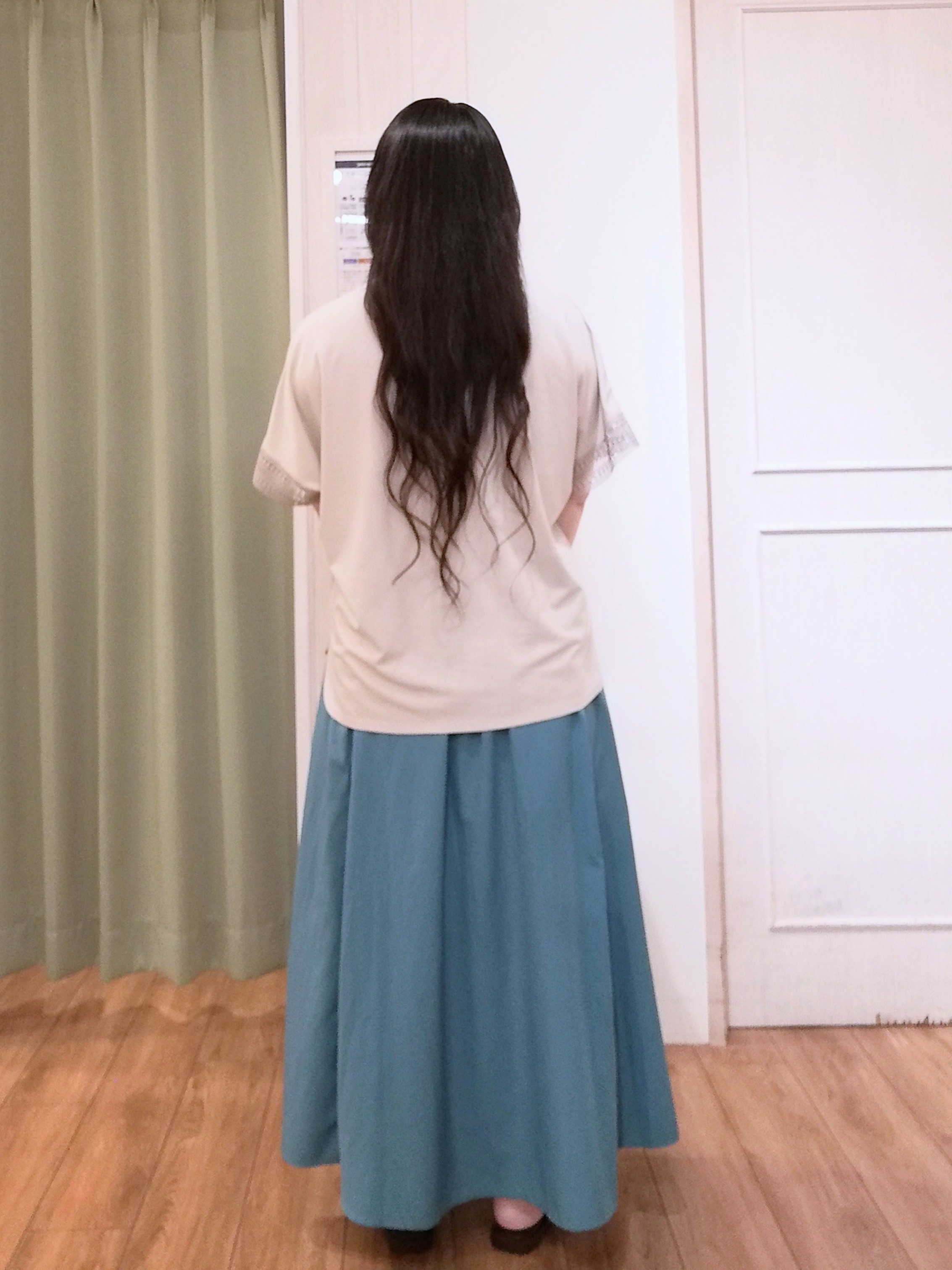 あきなさんの「SHOO･LA･RUE｜【UV/洗濯機可/体型カバー】ヒップ周りが隠せる お袖レースTシャツ」を使ったコーディネート