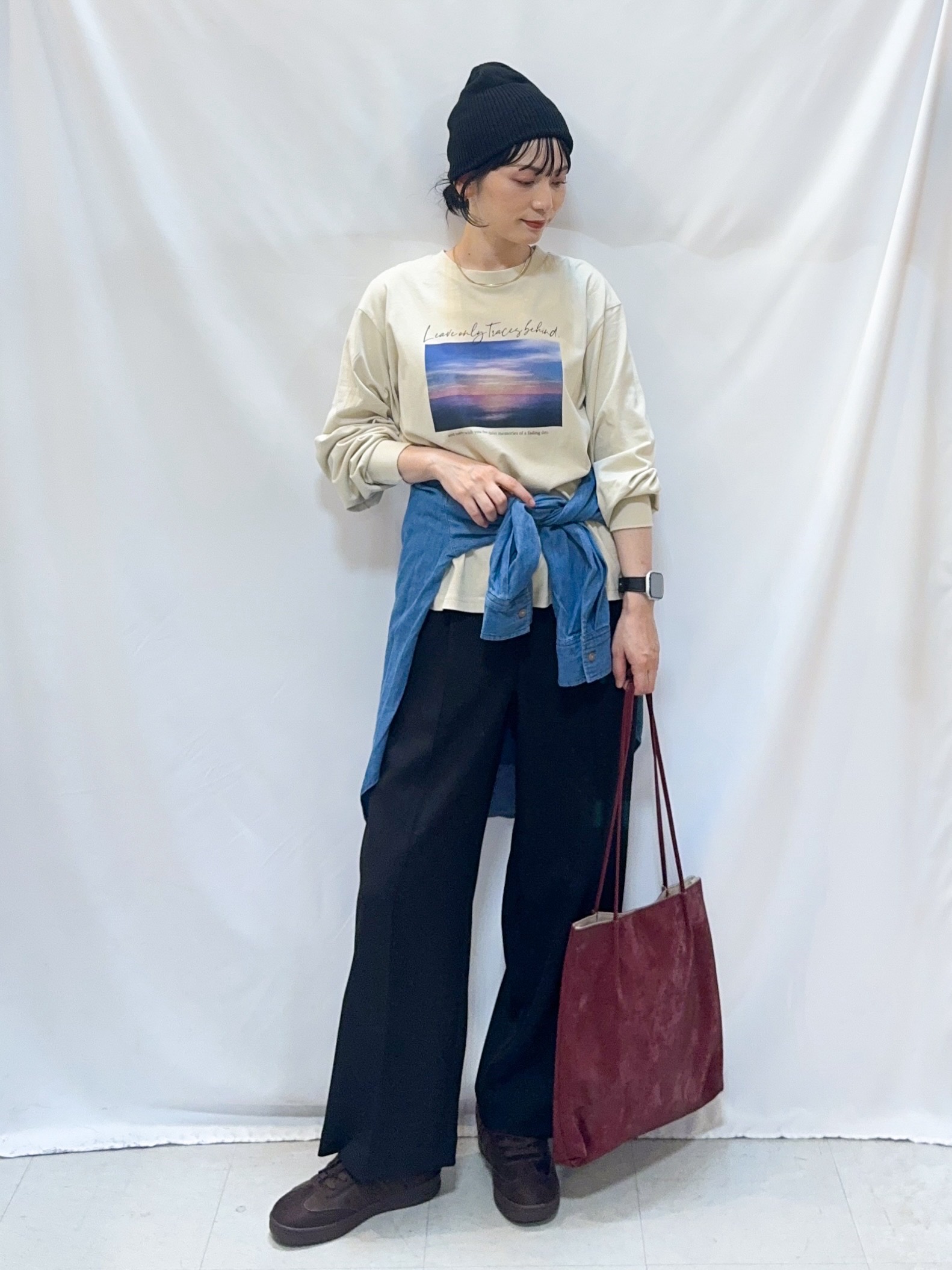 𝐇𝐢𝐫𝐨𝐦𝐢さんの「SHOO･LA･RUE｜【S-LL/洗濯機可/体型カバー】ライトオンスデニム ダブルポケット オーバーサイズシャツ」を使ったコーディネート