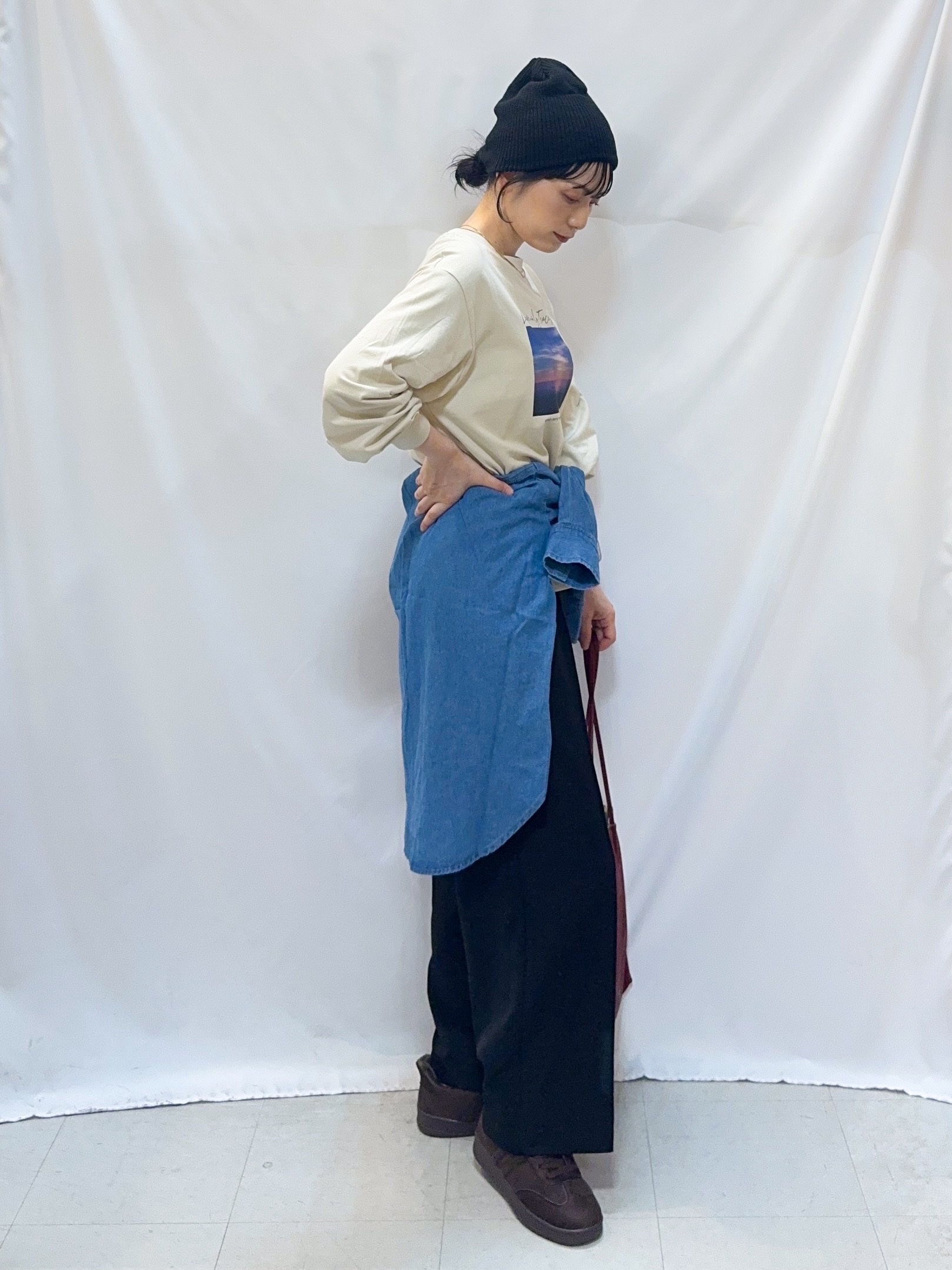 𝐇𝐢𝐫𝐨𝐦𝐢さんの「SHOO･LA･RUE｜【S-LL/洗濯機可/体型カバー】ライトオンスデニム ダブルポケット オーバーサイズシャツ」を使ったコーディネート