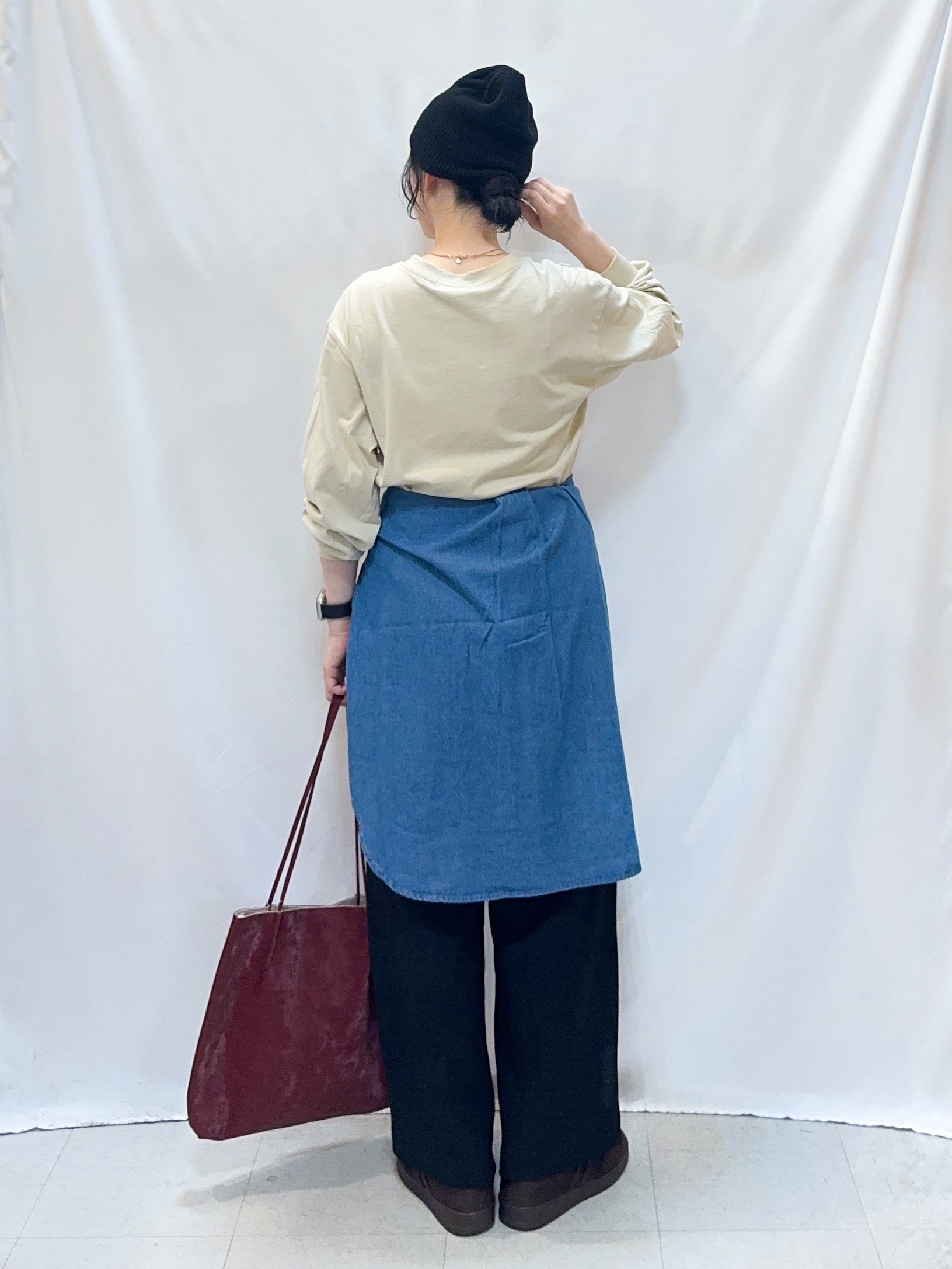 𝐇𝐢𝐫𝐨𝐦𝐢さんの「SHOO･LA･RUE｜【S-LL/洗濯機可/体型カバー】ライトオンスデニム ダブルポケット オーバーサイズシャツ」を使ったコーディネート