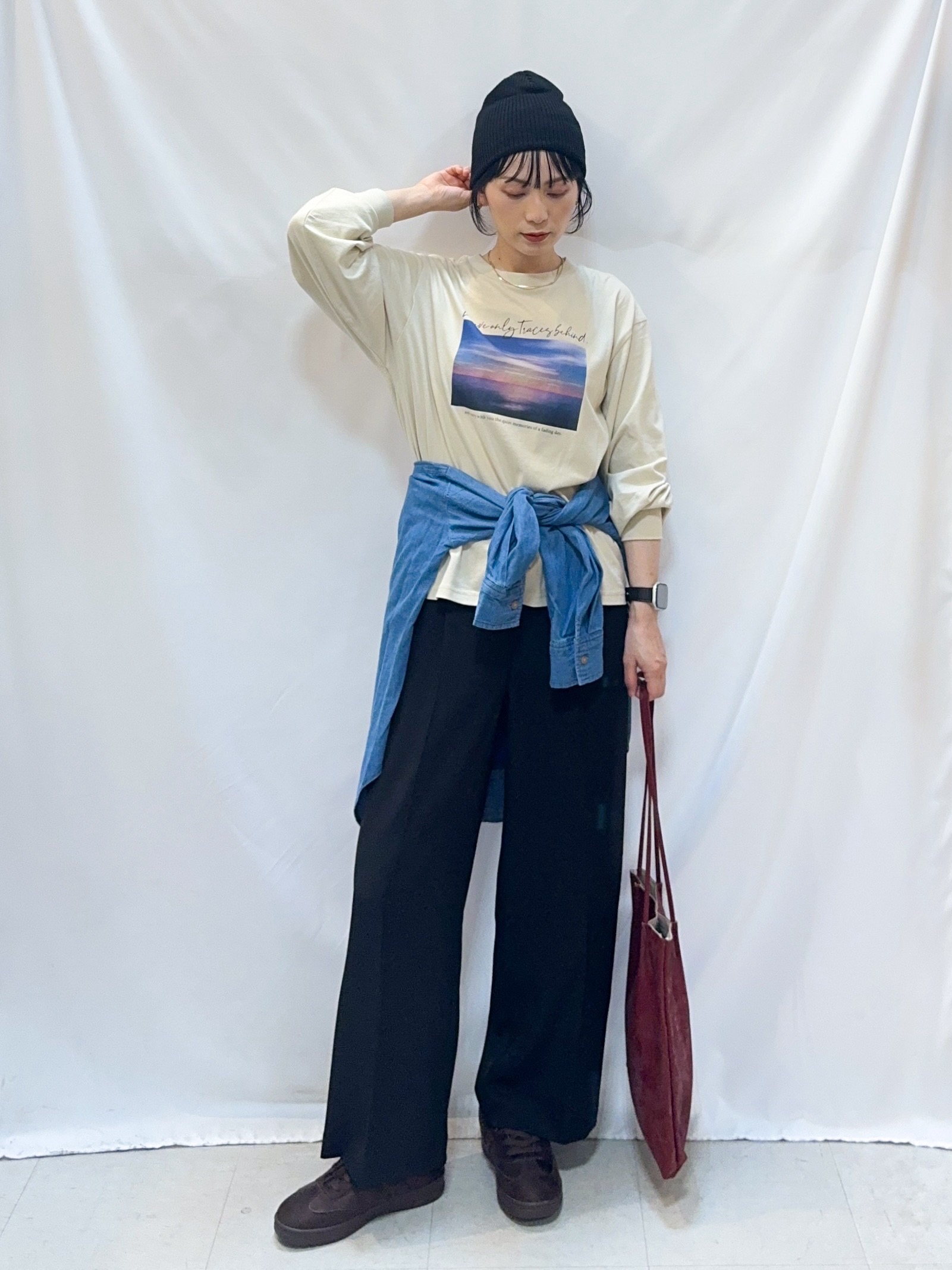 𝐇𝐢𝐫𝐨𝐦𝐢さんの「SHOO･LA･RUE｜【S-LL/洗濯機可/体型カバー】ライトオンスデニム ダブルポケット オーバーサイズシャツ」を使ったコーディネート