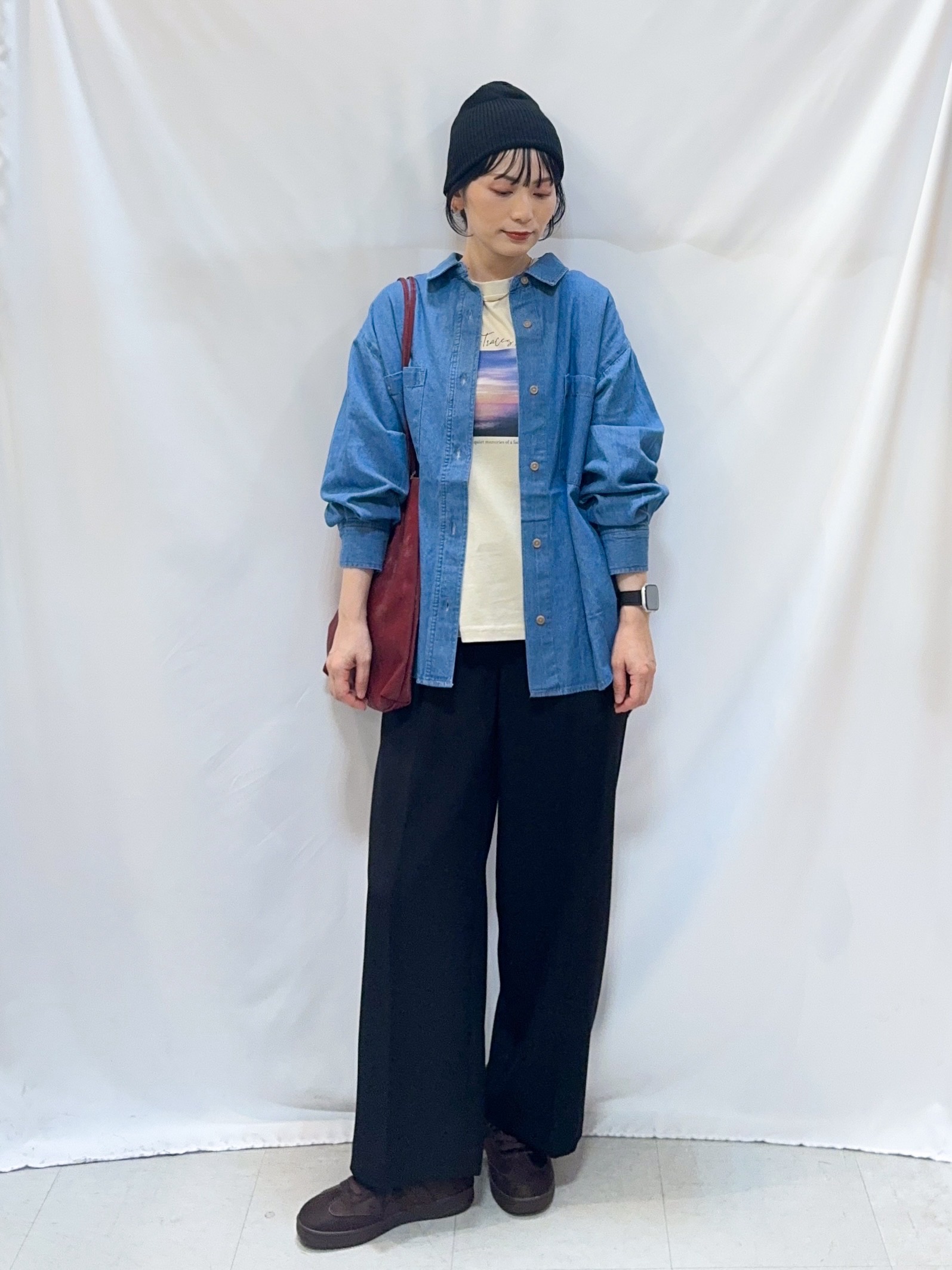 𝐇𝐢𝐫𝐨𝐦𝐢さんの「SHOO･LA･RUE｜【S-LL/洗濯機可/体型カバー】ライトオンスデニム ダブルポケット オーバーサイズシャツ」を使ったコーディネート