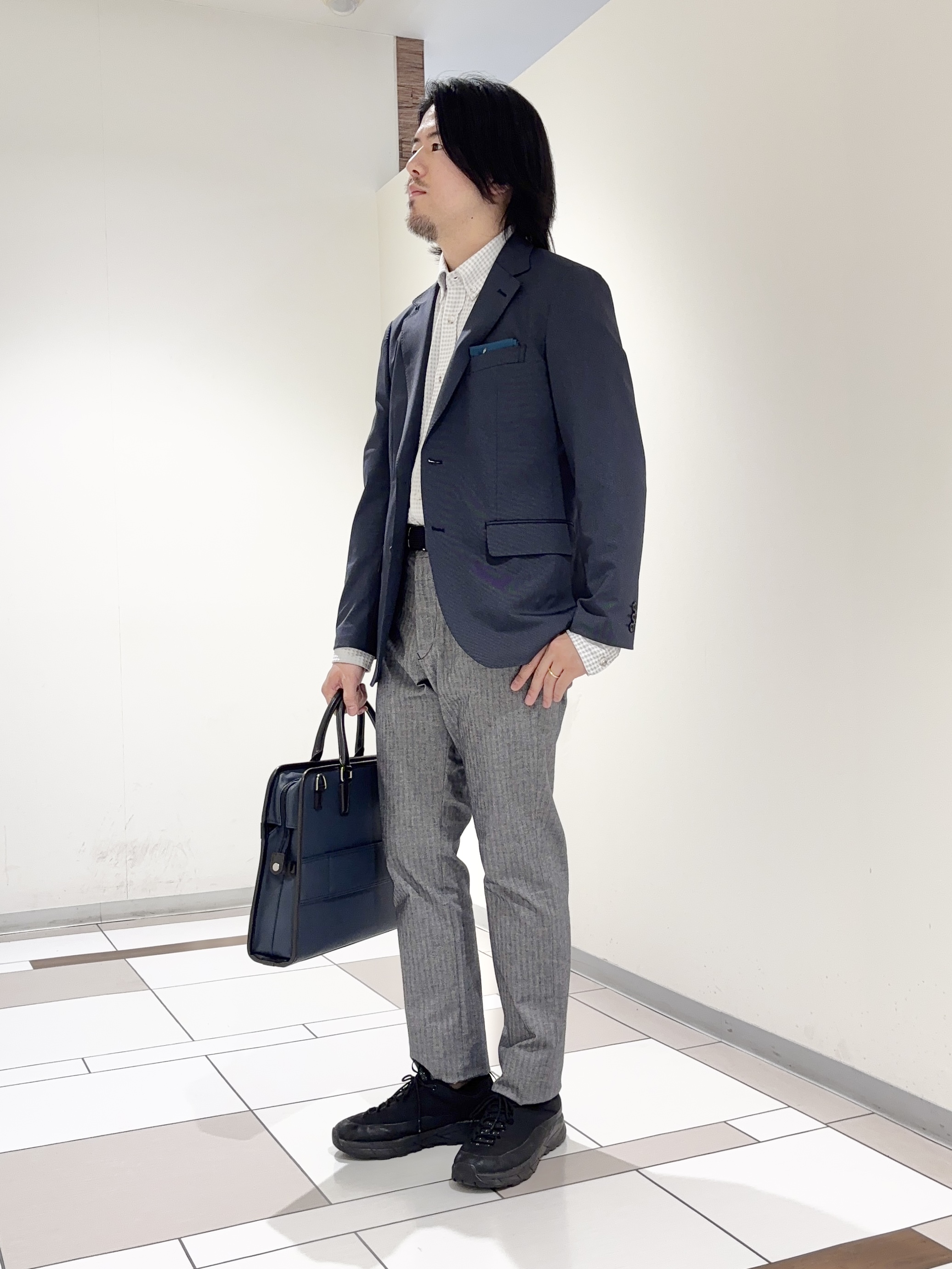 及川さんの「TAKEO KIKUCHI｜【360&deg;ストレッチ／軽量】None Of Stress ライト ジャケット（セットアップ対応）」を使ったコーディネート