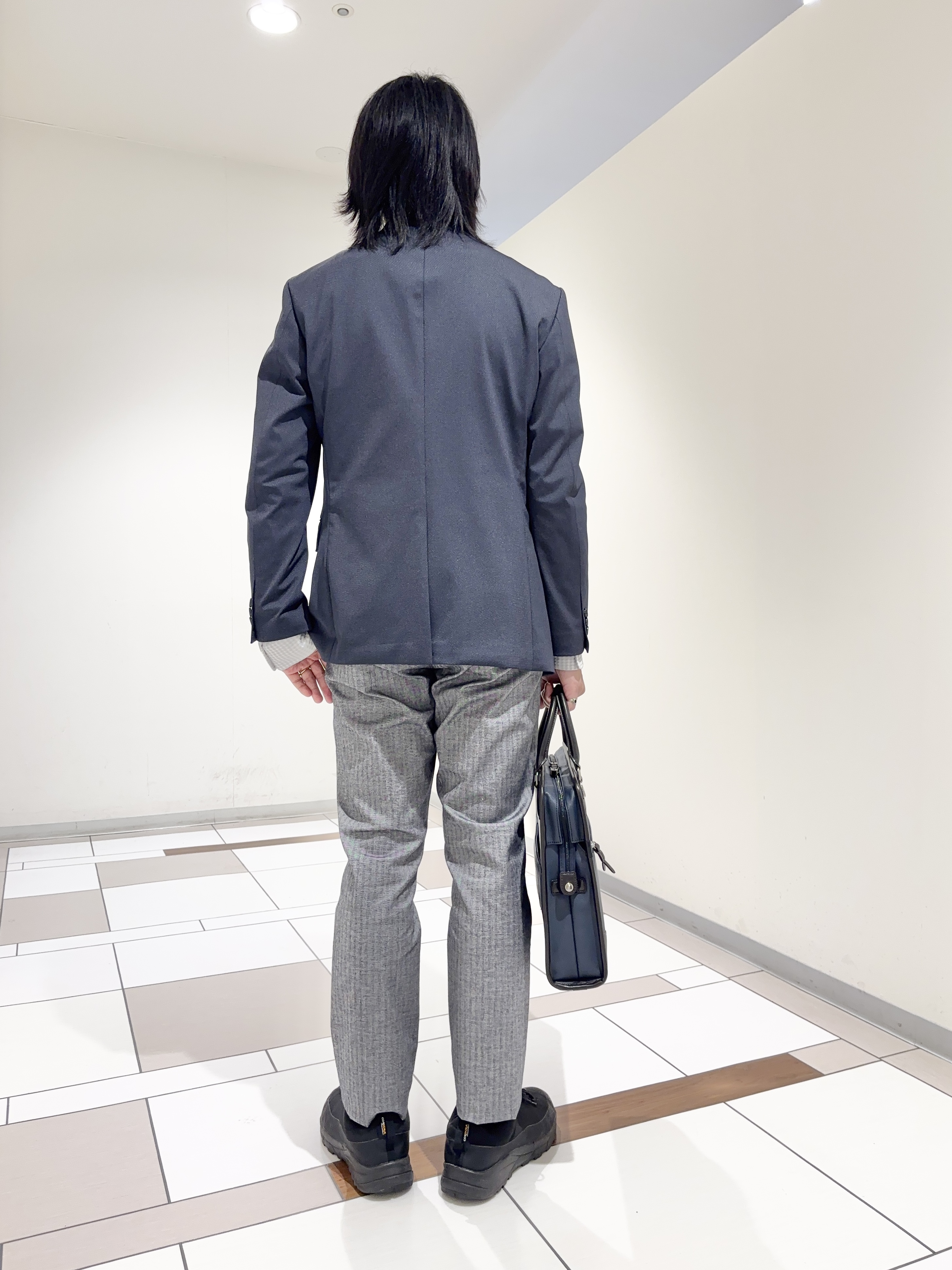 及川さんの「TAKEO KIKUCHI｜【360&deg;ストレッチ／軽量】None Of Stress ライト ジャケット（セットアップ対応）」を使ったコーディネート