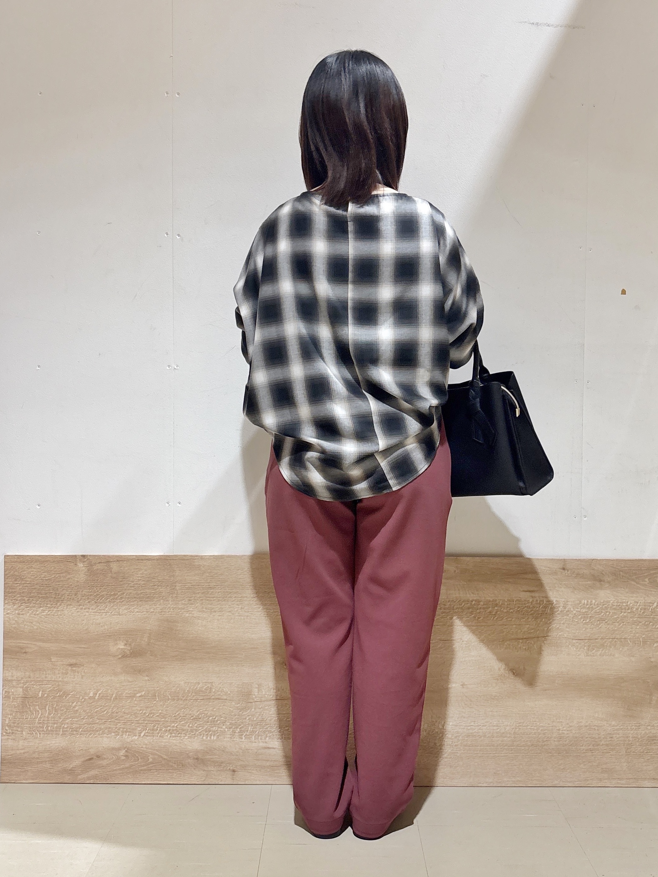 るねさんの「SHOO･LA･RUE｜【着丈選べる/洗濯後しわになりにくい】インせず着られる ドルマンブラウス」を使ったコーディネート
