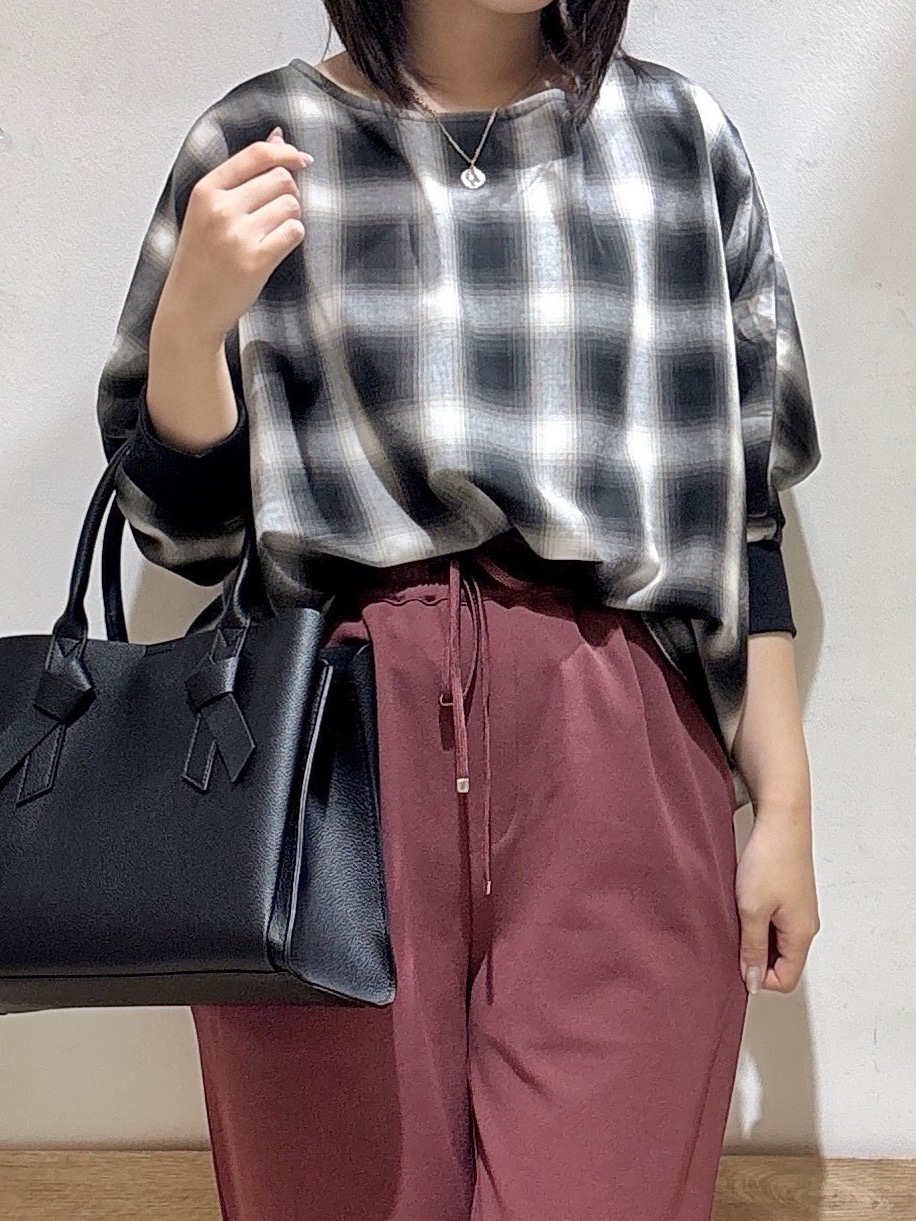 るねさんの「SHOO･LA･RUE｜【着丈選べる/洗濯後しわになりにくい】インせず着られる ドルマンブラウス」を使ったコーディネート