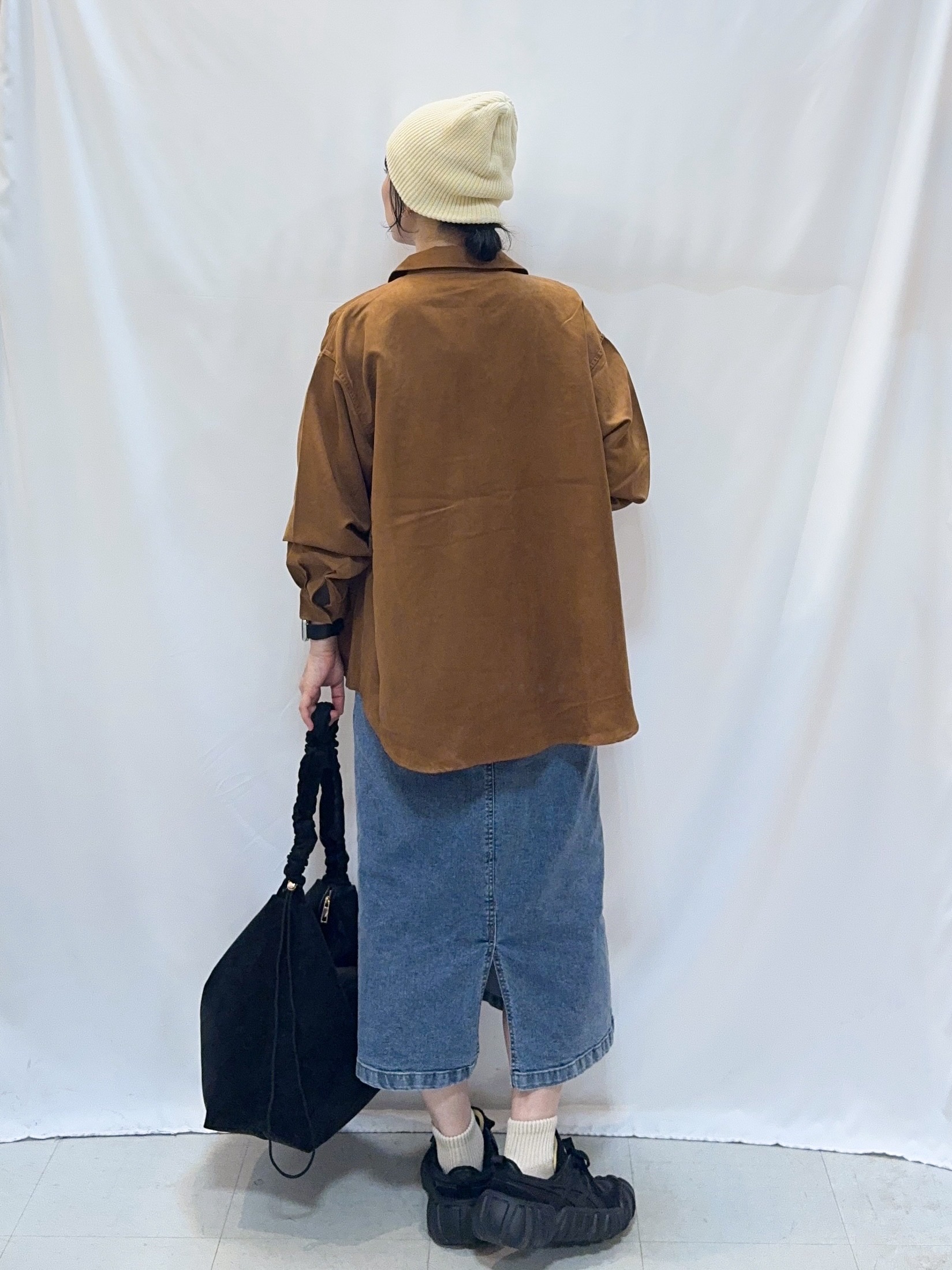 𝐇𝐢𝐫𝐨𝐦𝐢さんの「SHOO･LA･RUE｜【S-LL/洗濯機可】なめらかさが心地いい。スエード調ポケットシャツ」を使ったコーディネート