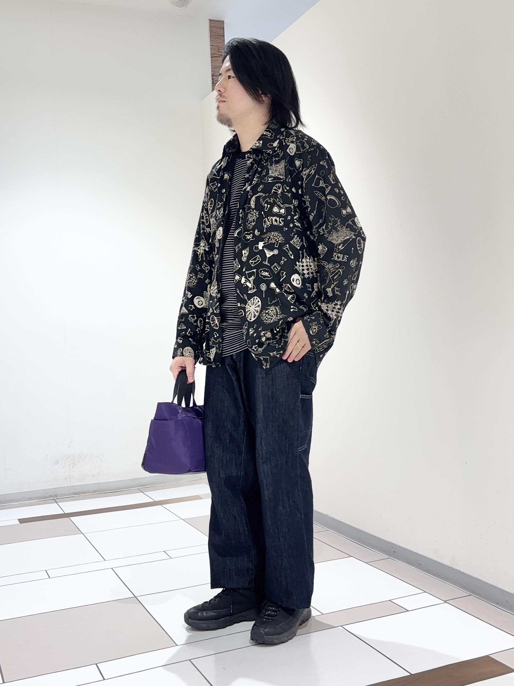 及川さんの「TAKEO KIKUCHI｜【BOWLER HAT LABEL】日本製PLAYプリントシャツ」を使ったコーディネート