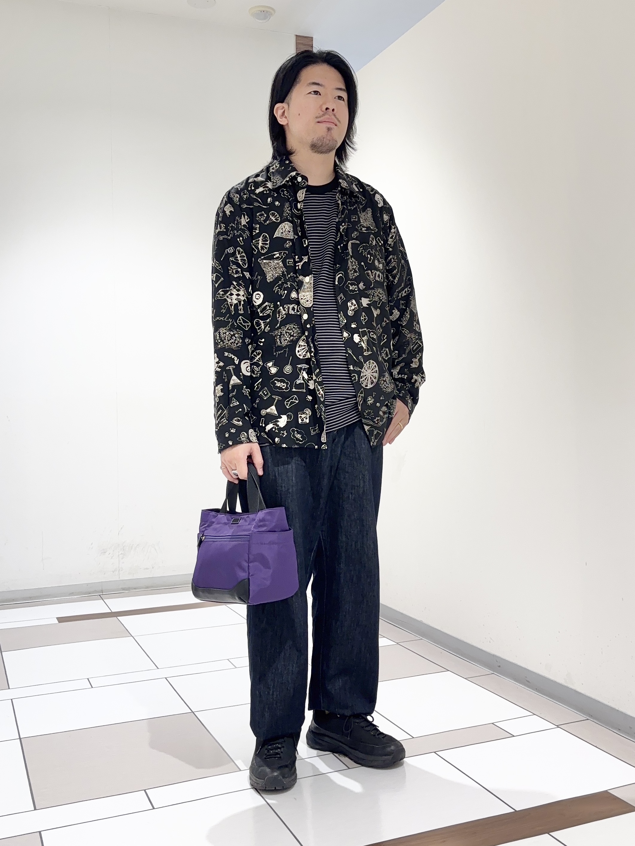 及川さんの「TAKEO KIKUCHI｜【BOWLER HAT LABEL】日本製PLAYプリントシャツ」を使ったコーディネート